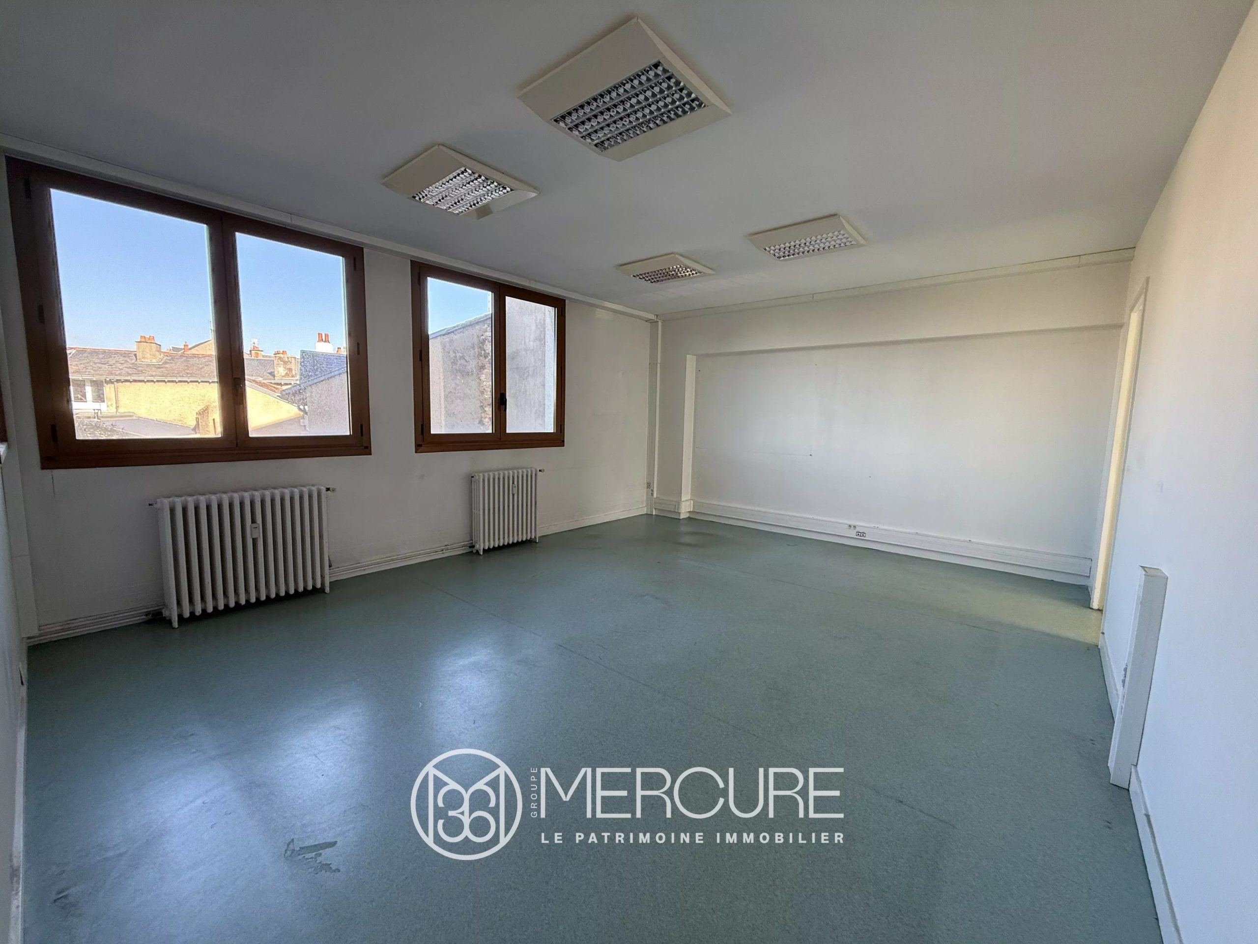 APPARTEMENT 181 m² avec 5 PARKINGS - 10224-1PO