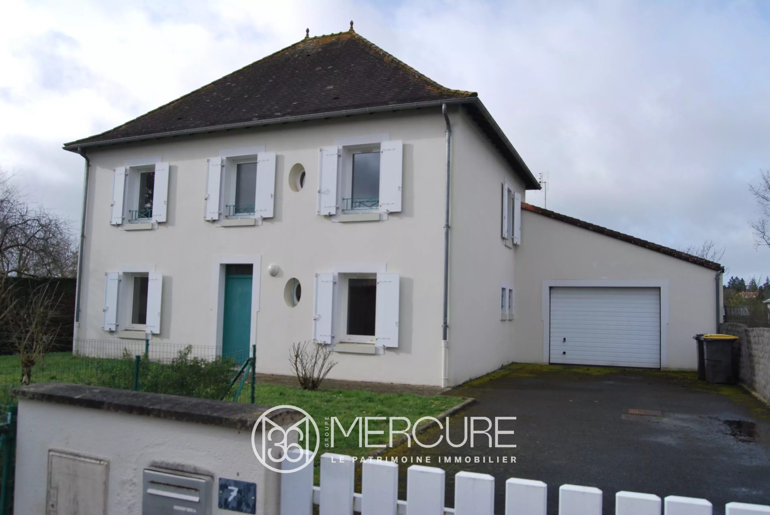 PAVILLON SURELEVE T.6 AVEC GARAGE ET JARDIN - 9125-067MO