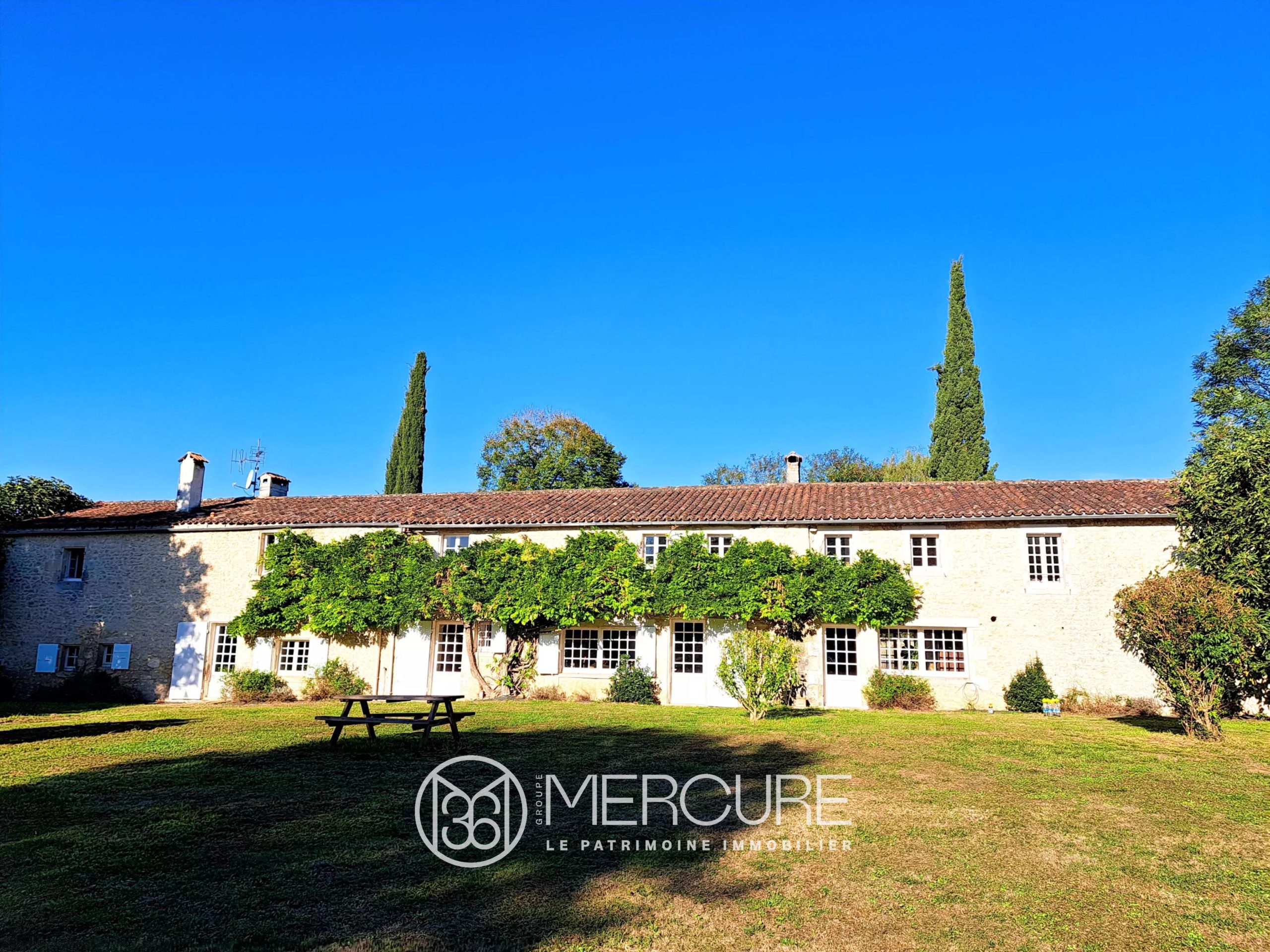 PROPRIETE EQUESTRE, IDEALE POUR PASSIONNES DE NATURE ET DE CHEVAUX - 10225PO