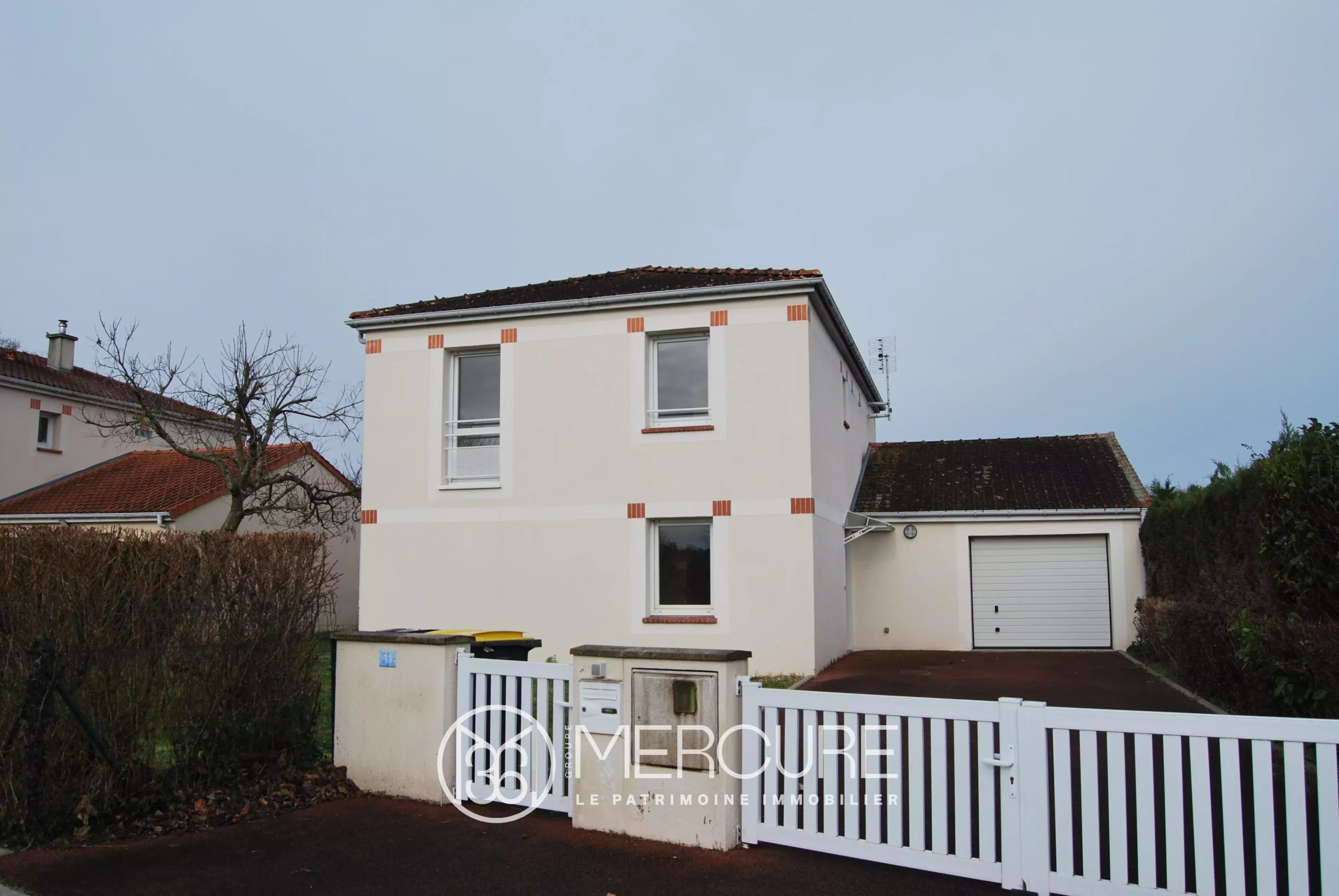 PAVILLON T.6 AVEC GARAGE ET JARDIN - 9125-060MO