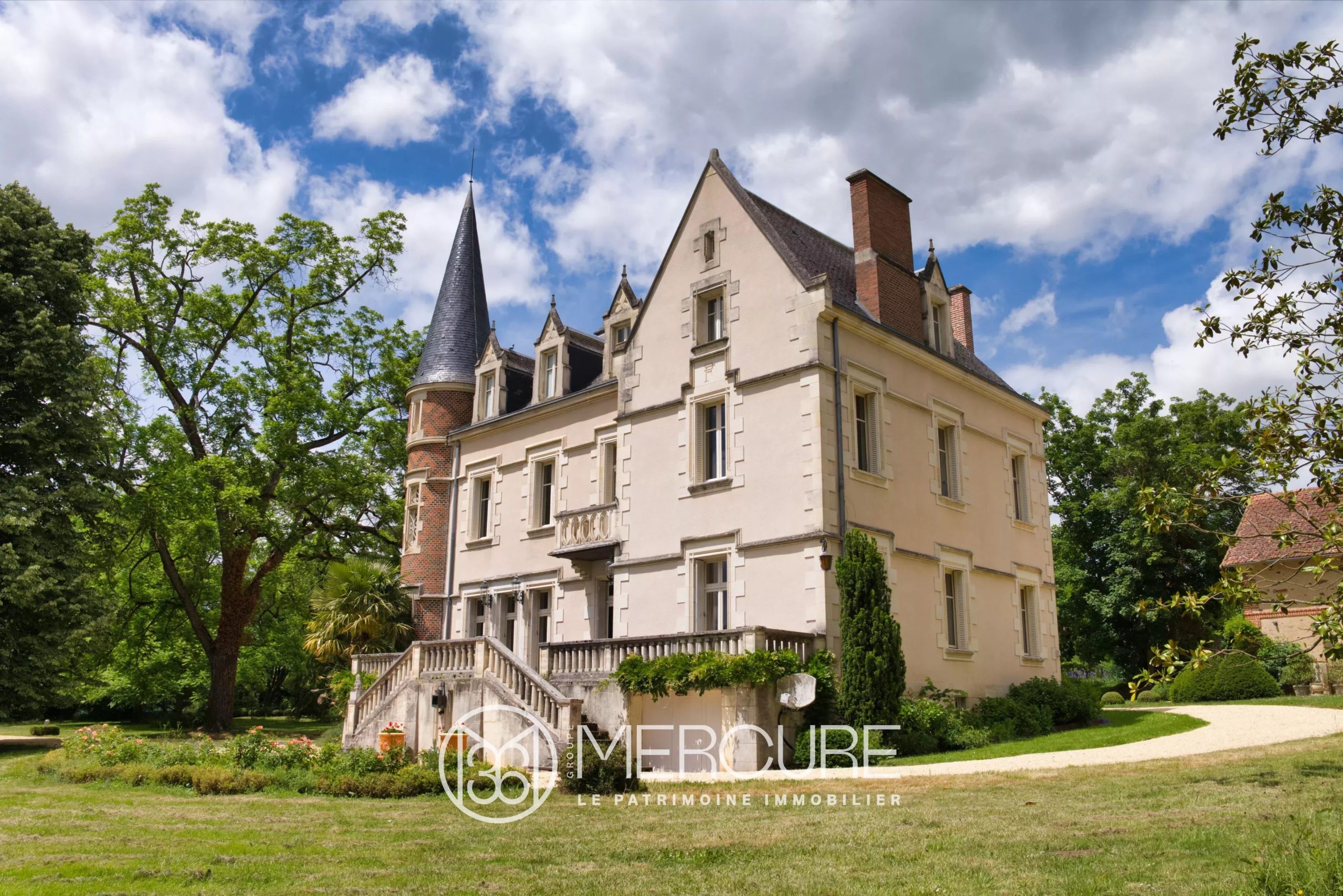 Au coeur du Bourbonnais, château XIXeme en excellent état sur 5.2ha - 21545AU