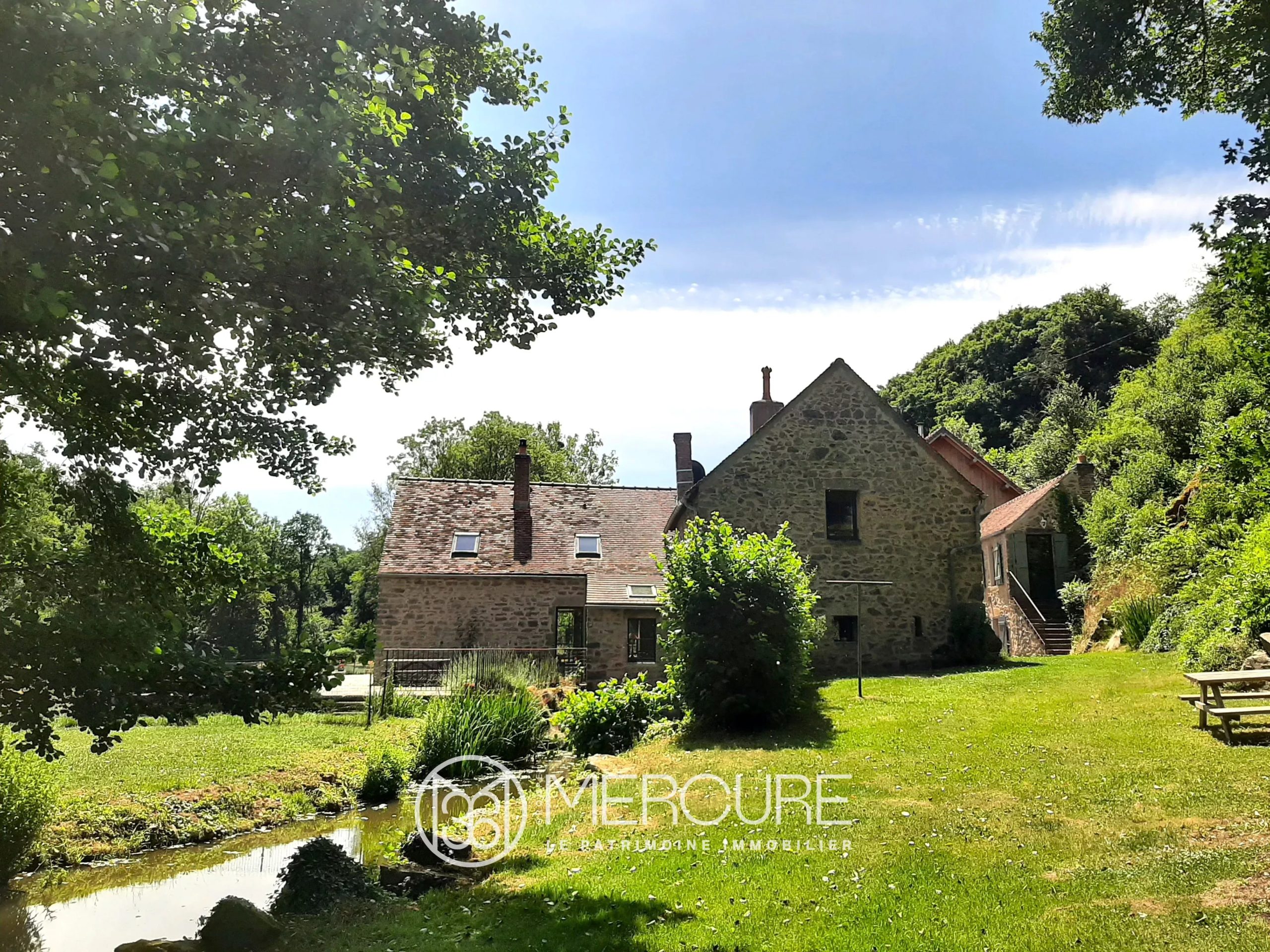 RARE PROPRIETE DE CARACTERE 6,4 HA - 21398MHL