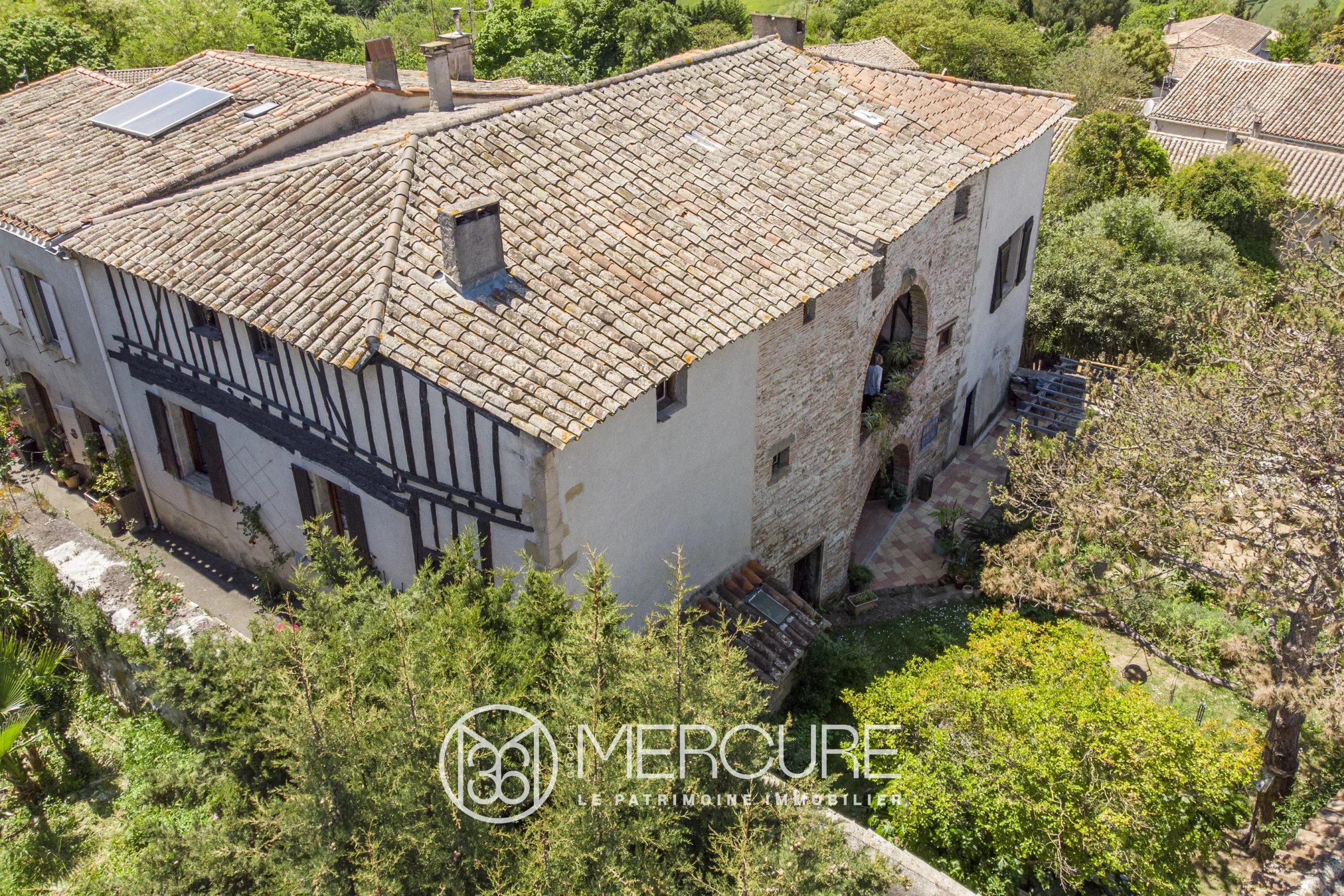 BELLE MAISON MEDIEVALE DANS JOLI VILLAGE - 9157TS