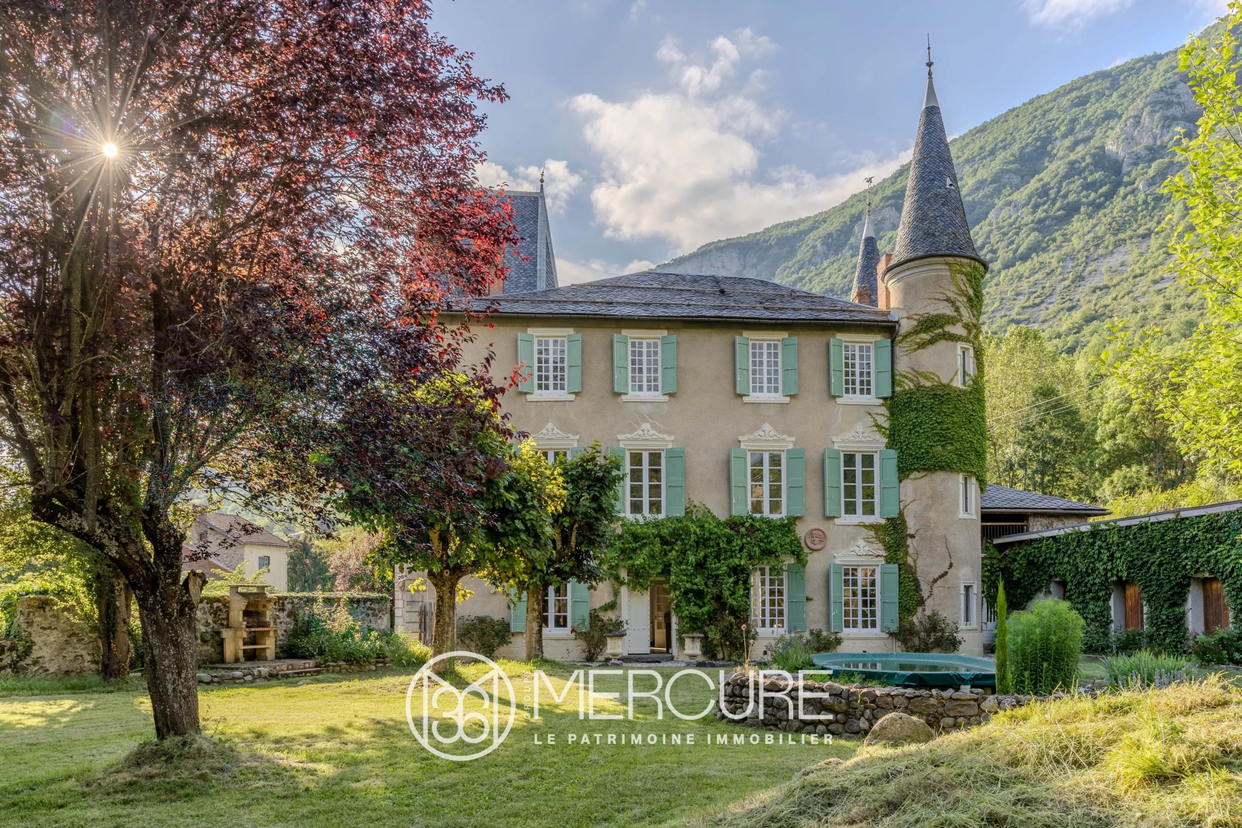 CHARMANT CHATEAU 19EME AU PIED DES MONTAGNES - 9025TS