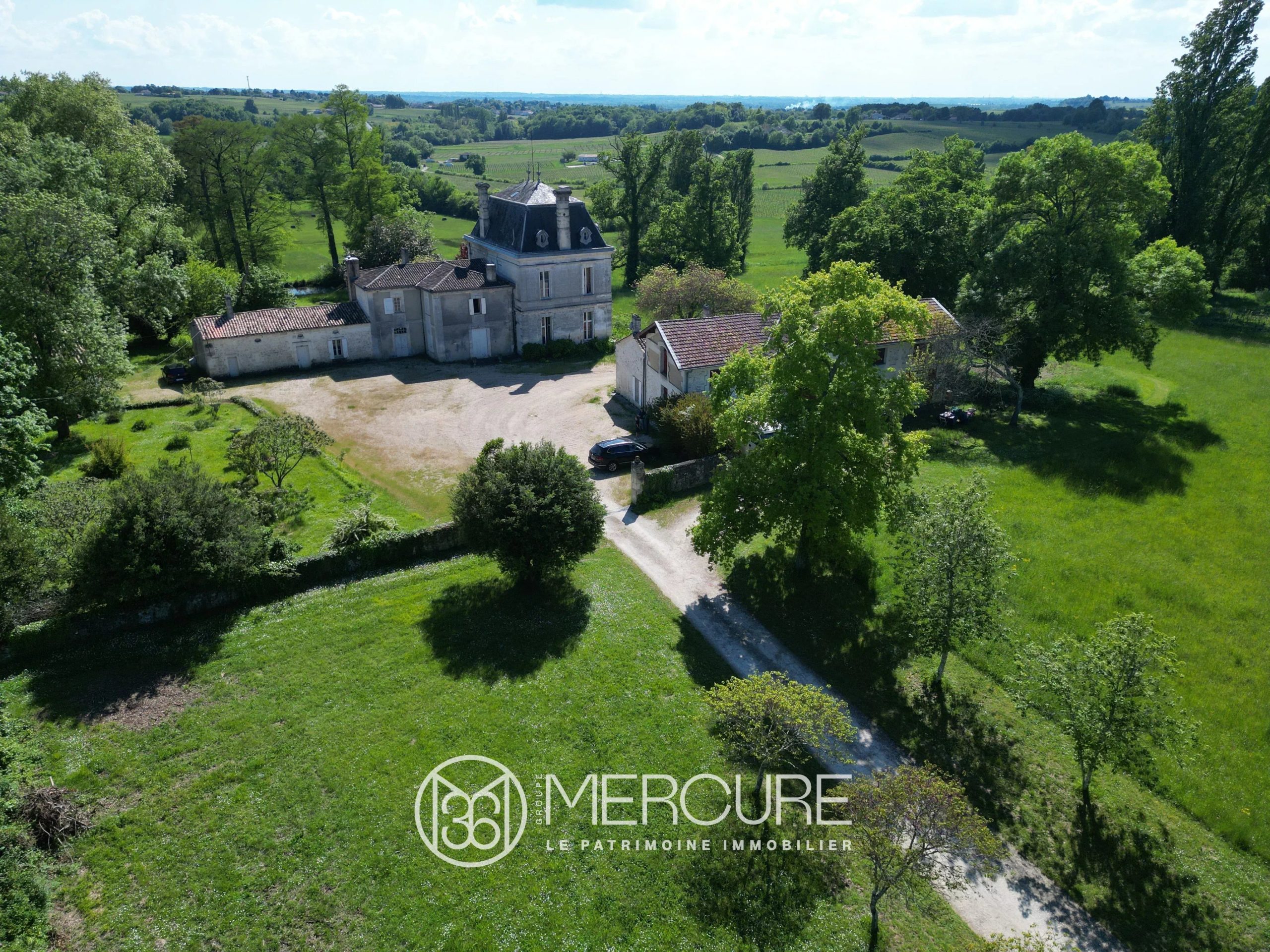 CHATEAU 39 HA ET METAIRIES DE RAPPORT - 901043bx