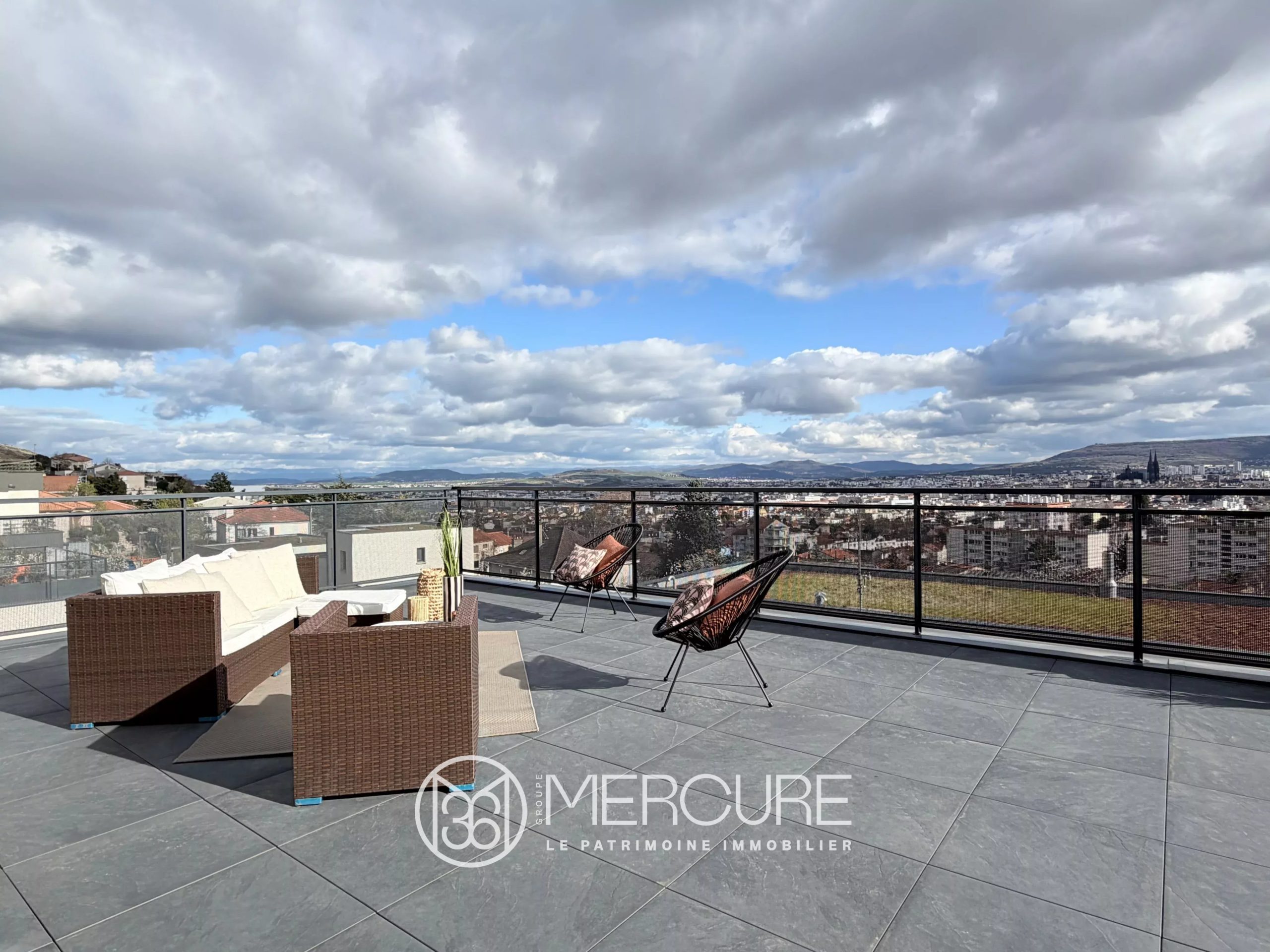 Maison contemporaine de 2023, 4 ch, 258m2, vue panoramique, garage 80m2, 10min Place Gaillard - 21526AU