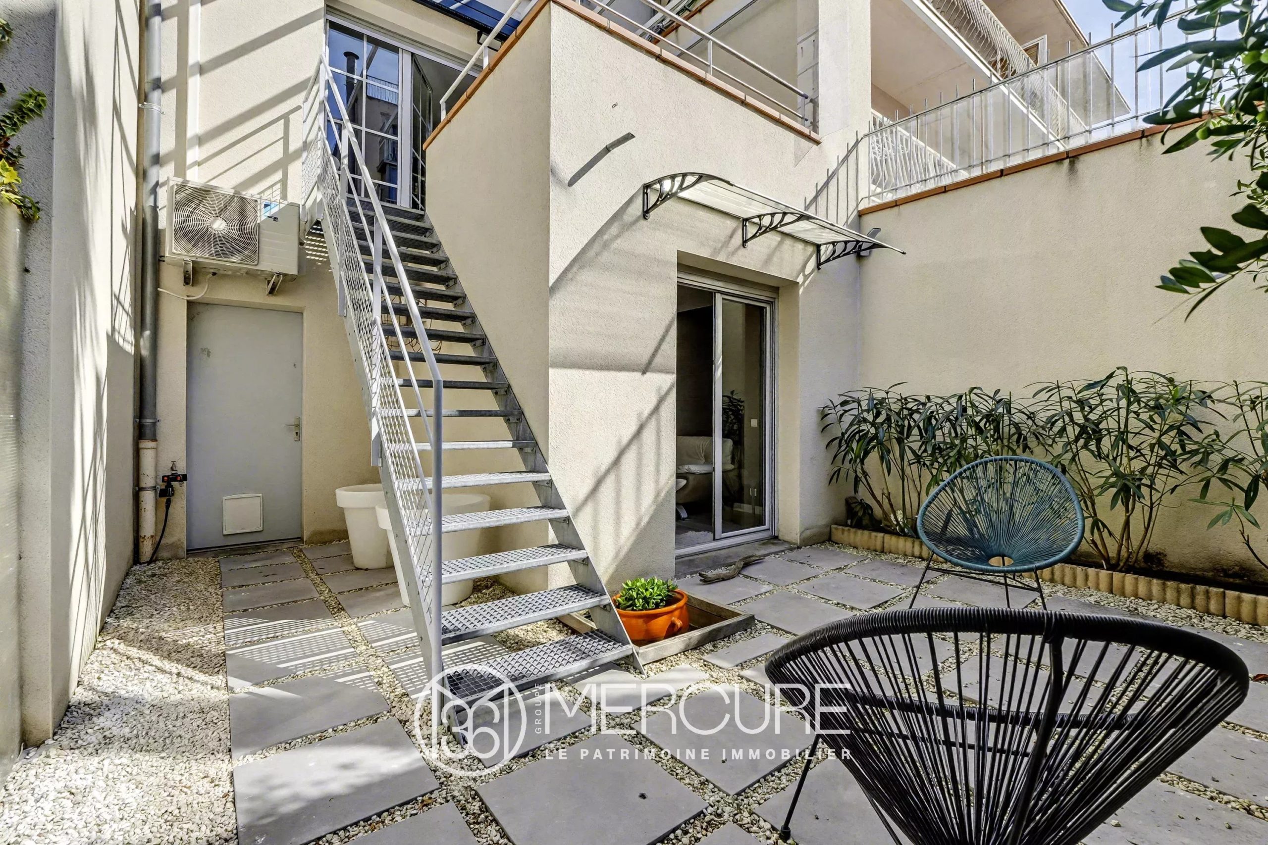 BELLE MAISON DE VILLE – JARDIN, TERRASSE, GRAND GARAGE - 9252TS