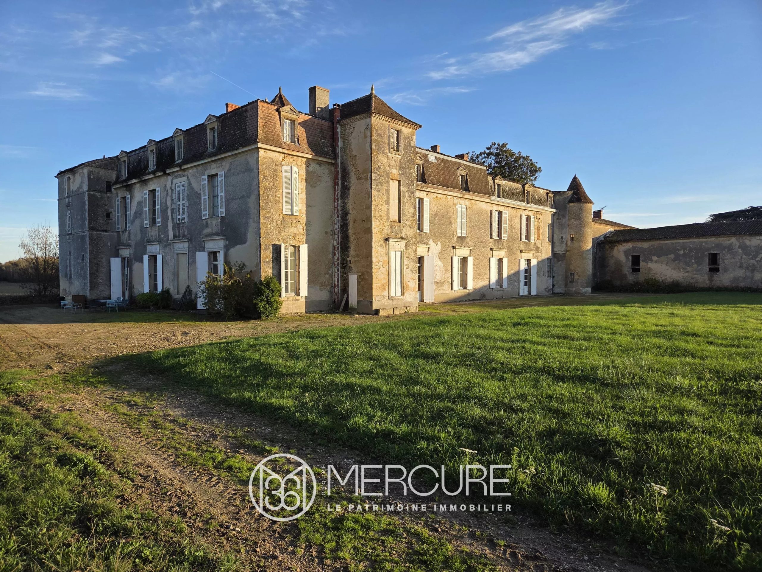 CHATEAU A CARACTERE HISTORIQUE - 901083bx