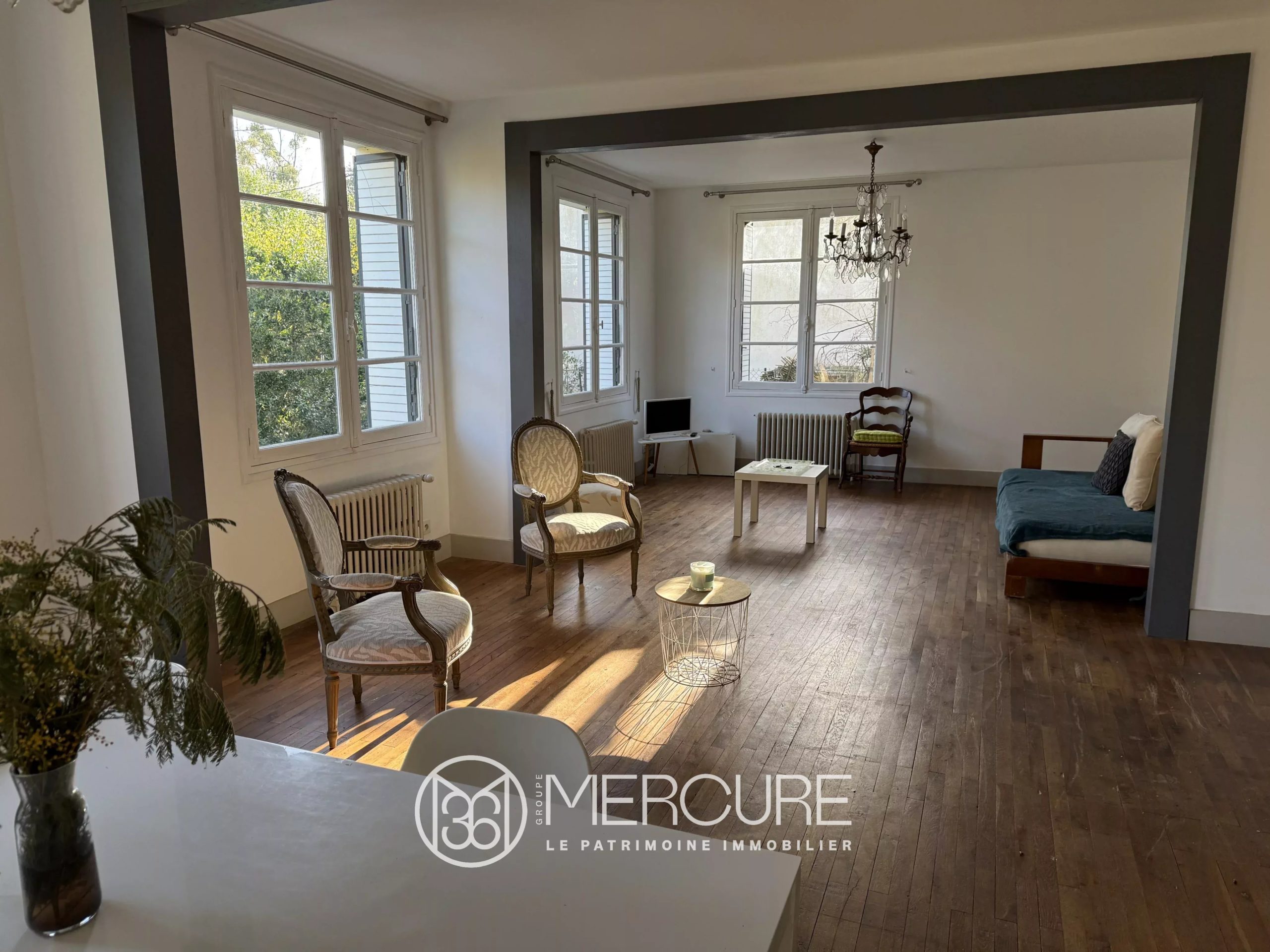 MAISON TYPE 5 sur 1.000 M² de JARDIN - 10195PO