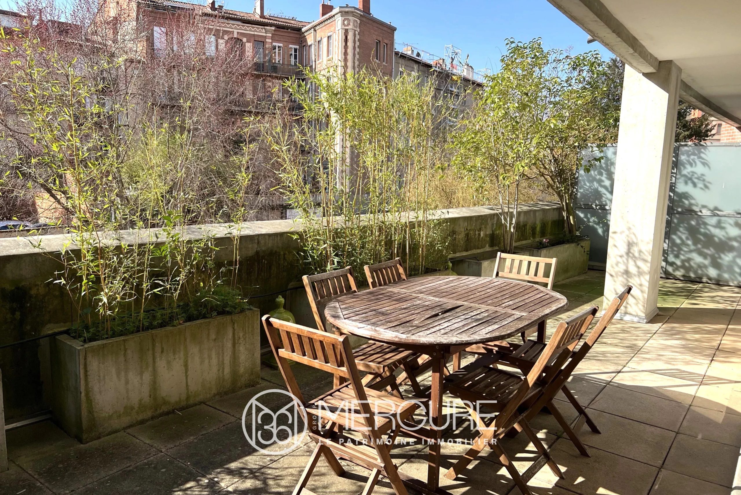 BEL APPARTEMENT T2 AVEC GRANDE TERRASSE - 9320TS