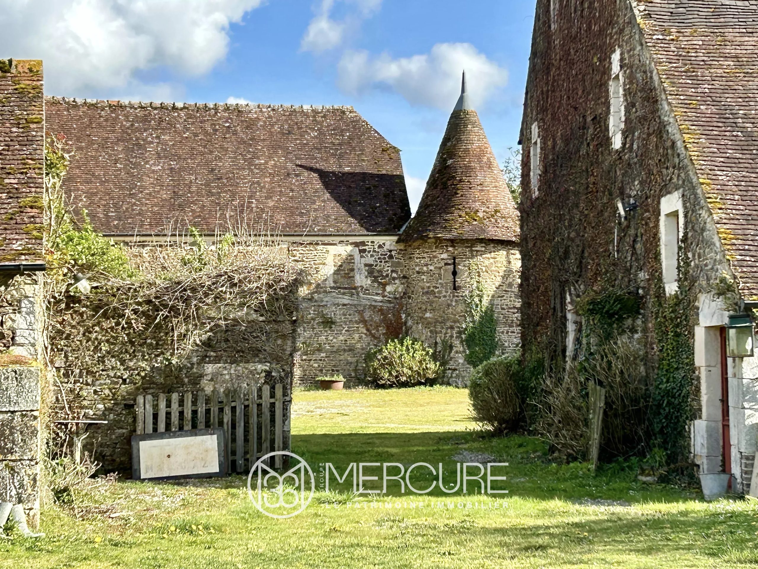 FERME MANOIR RENOVEE AVEC GOUT DANS UNE SUPERBE CAMPAGNE - 21590NO