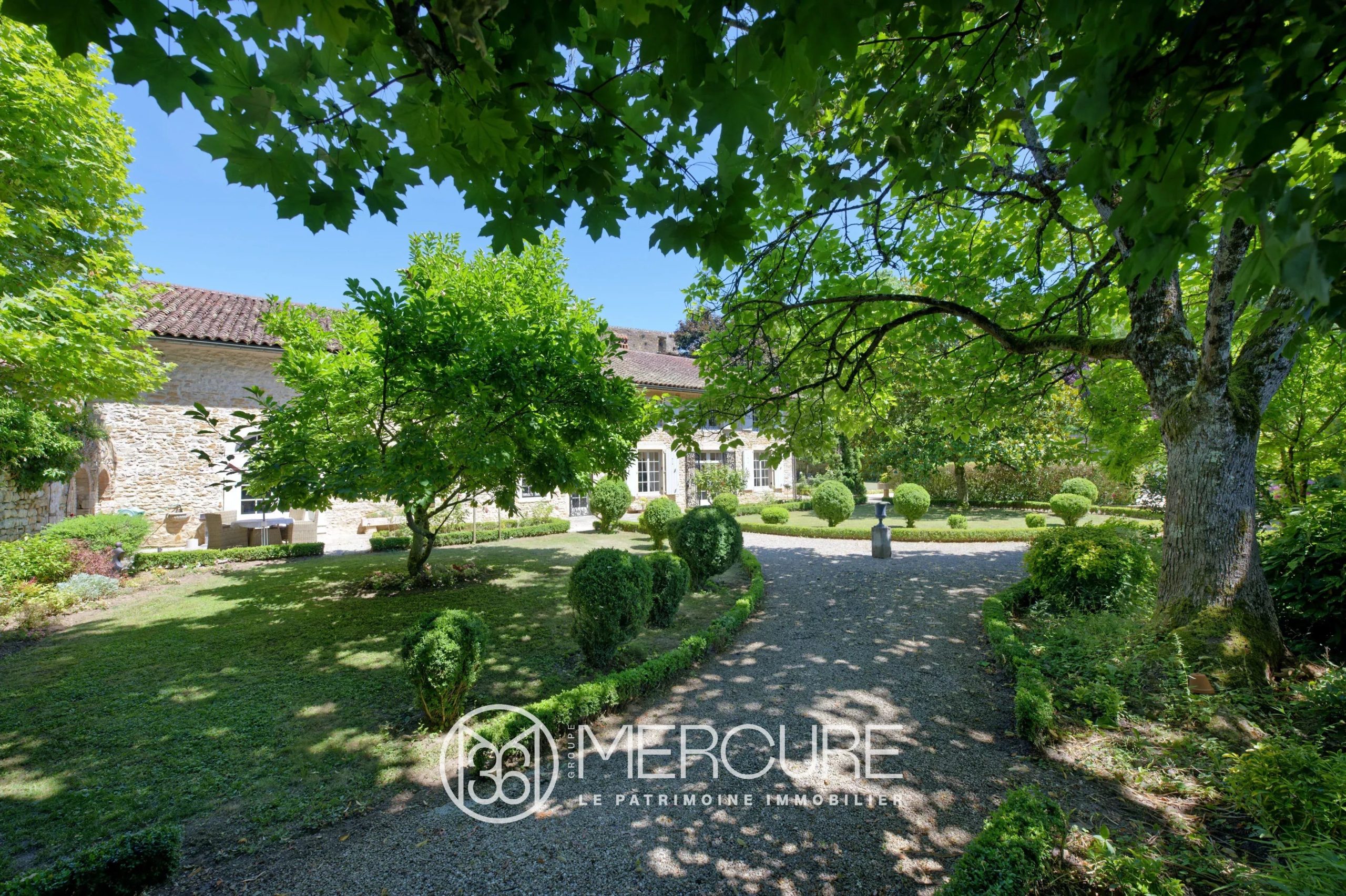 Propriété historique avec piscine proche Jura - 21290VA