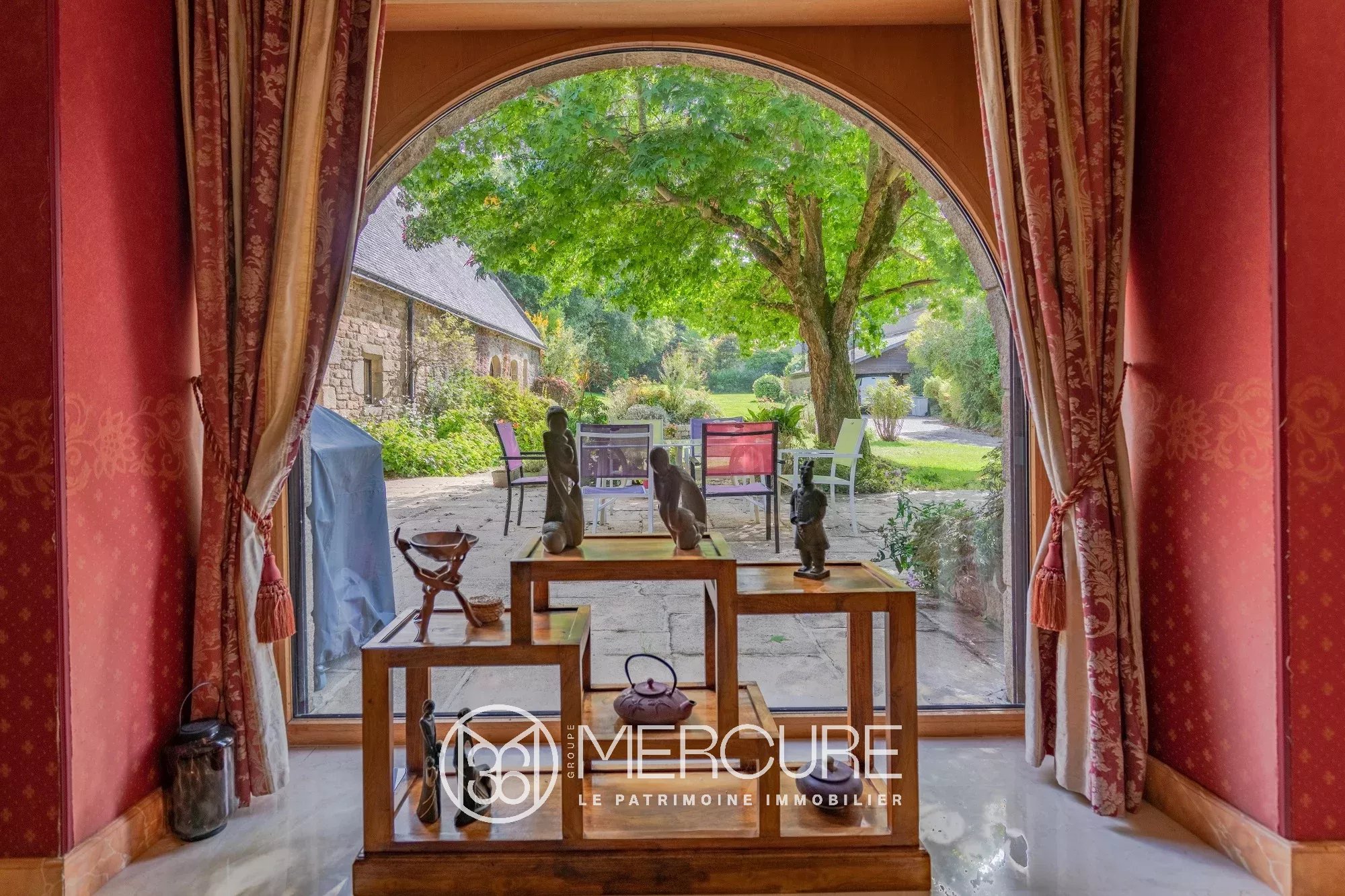 Morbihan, à 15 min de la mer, propriété en pierres du XVIIIe siècle, piscine et parc - 21377BR