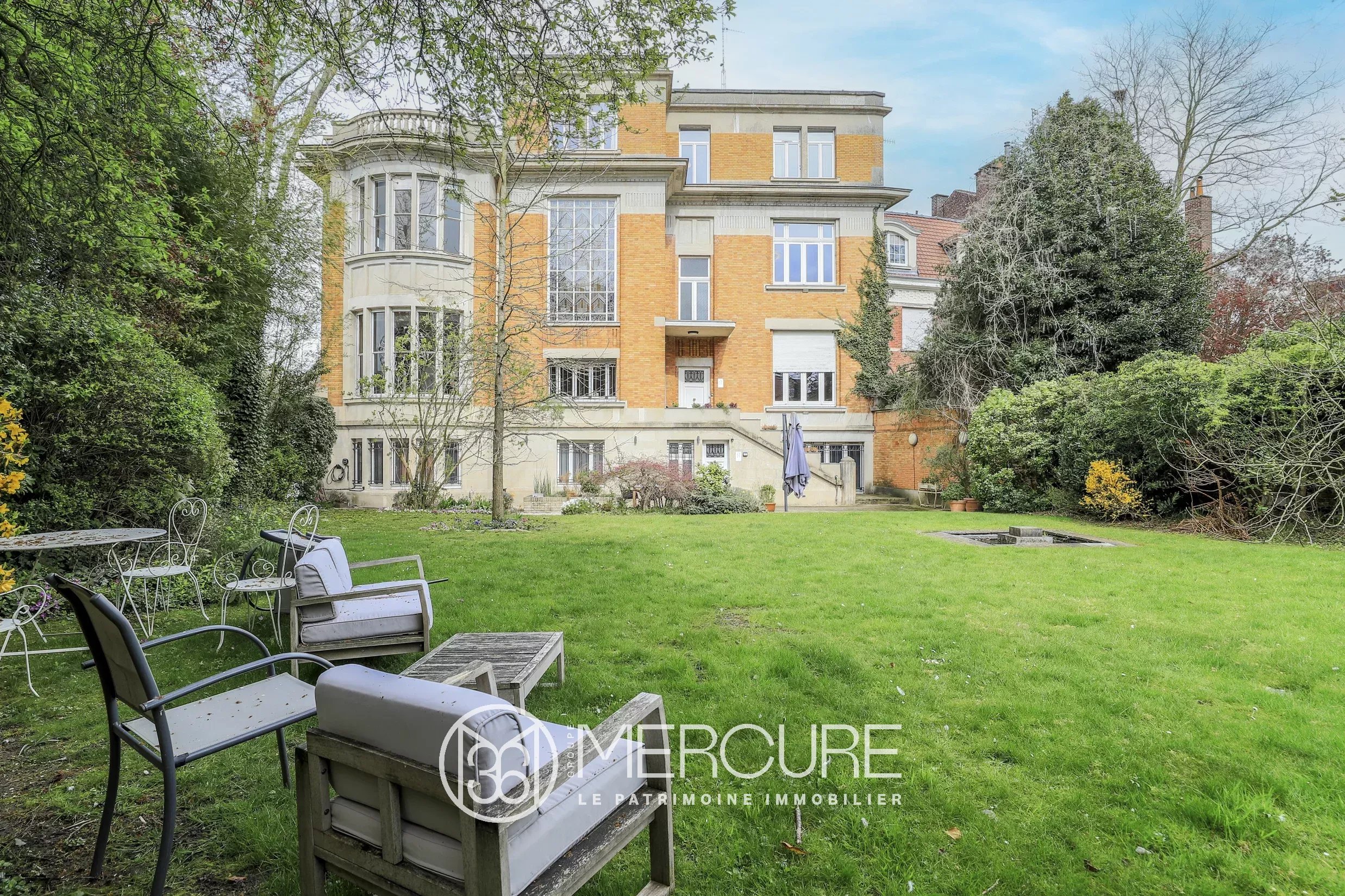 ANCIENNE MAISON DE MAITRE – BUREAUX ET APPARTEMENTS - 21558NC