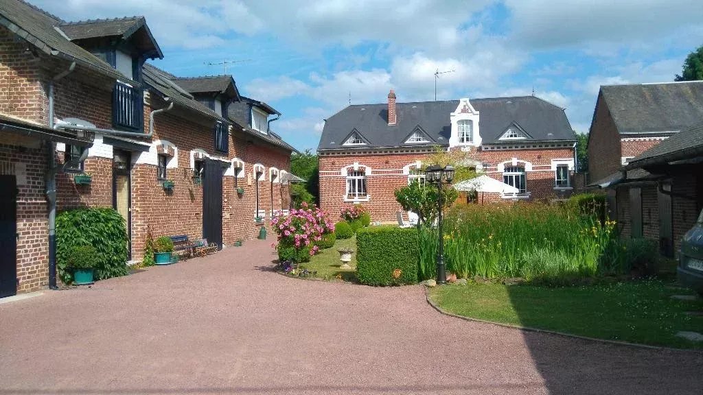 SOMME – 120KM DE PARIS – MAISON DE CARACTERE AVEC DEPENDANCES ET PARC DE 5630M² - 80399PI