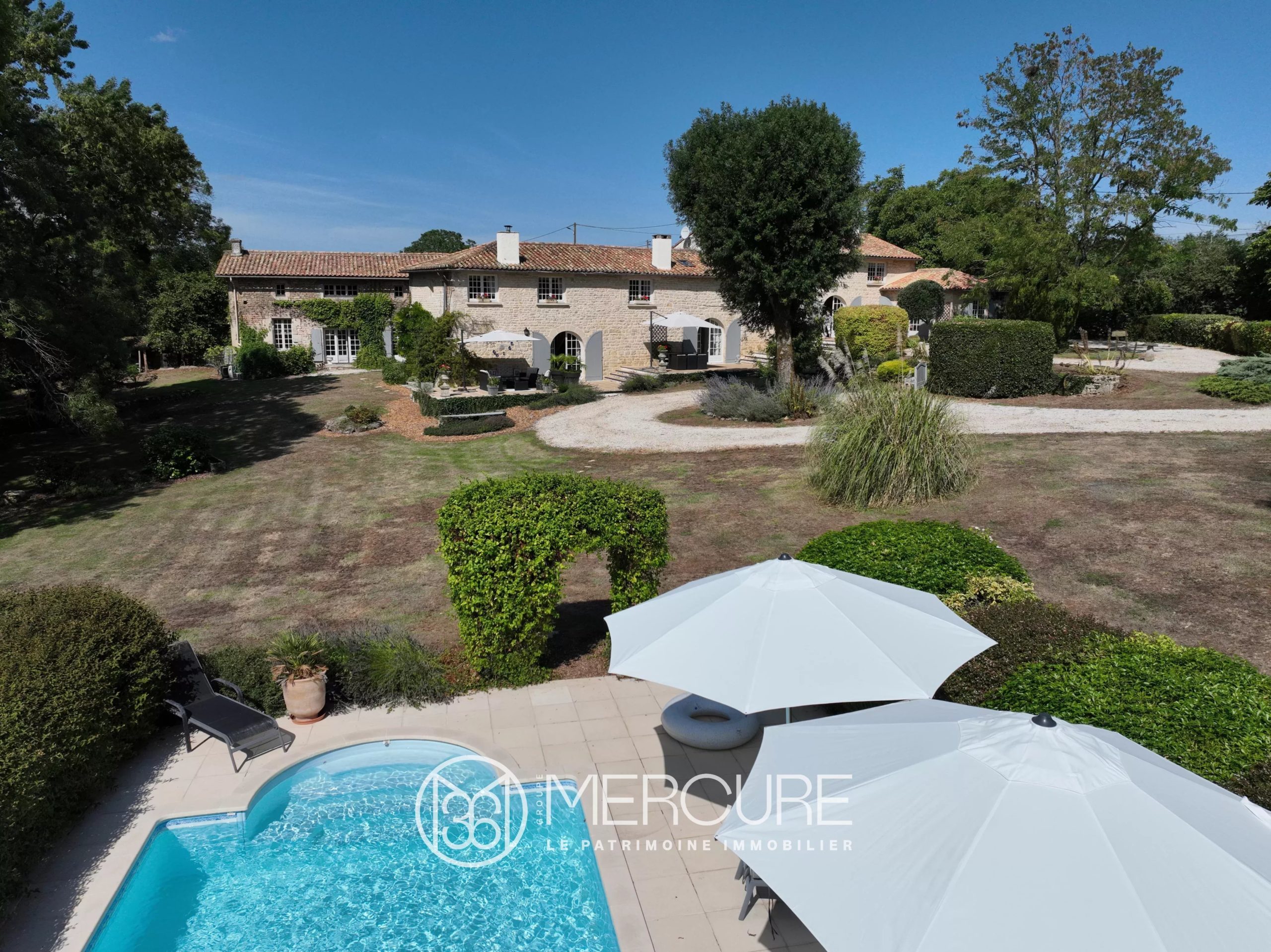 PROPRIETE DE CHARME EN POITOU - 10323PO