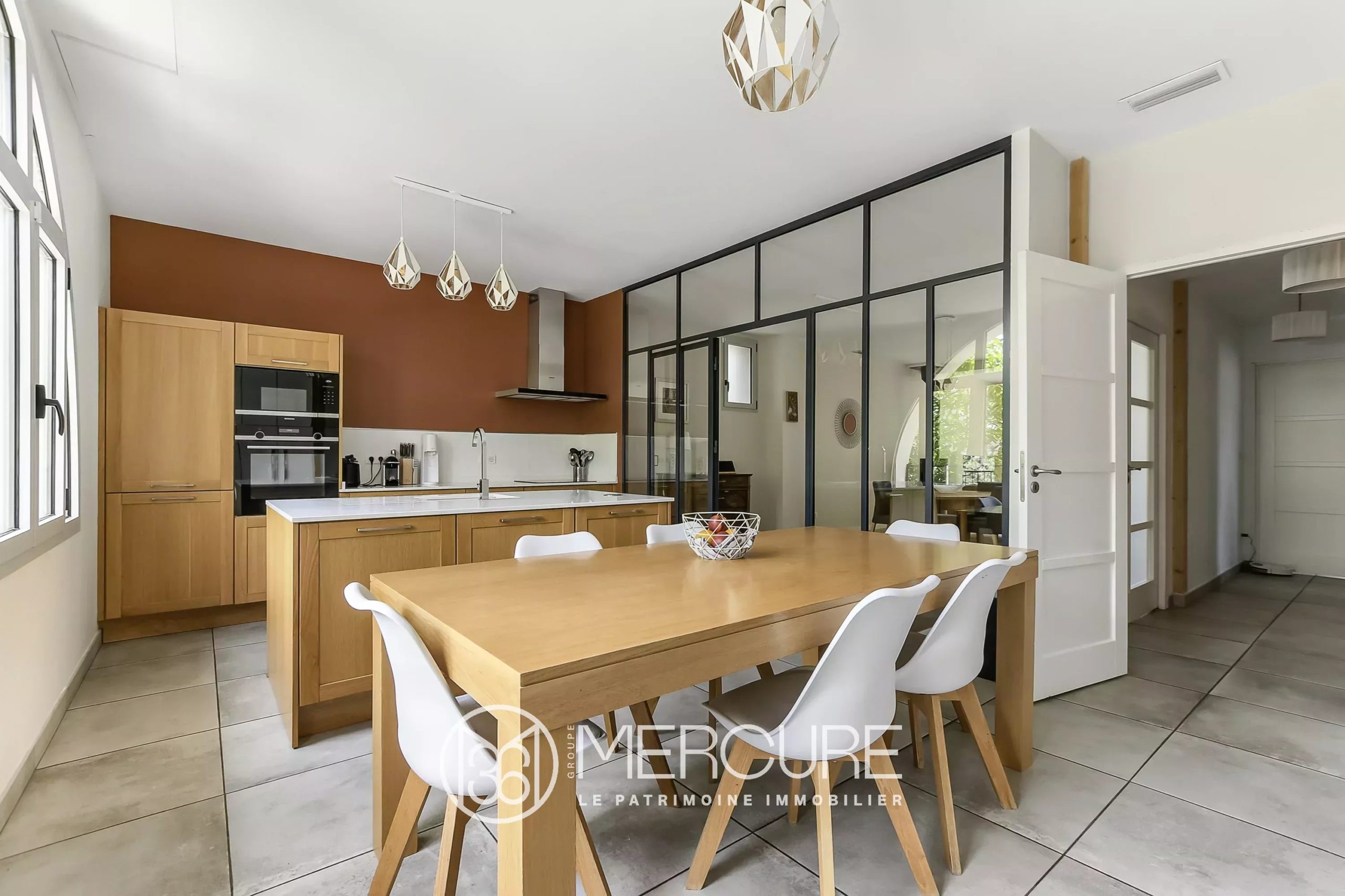 BELLE MAISON DE VILLE TOTALEMENT RÉNOVÉE - 9205TS