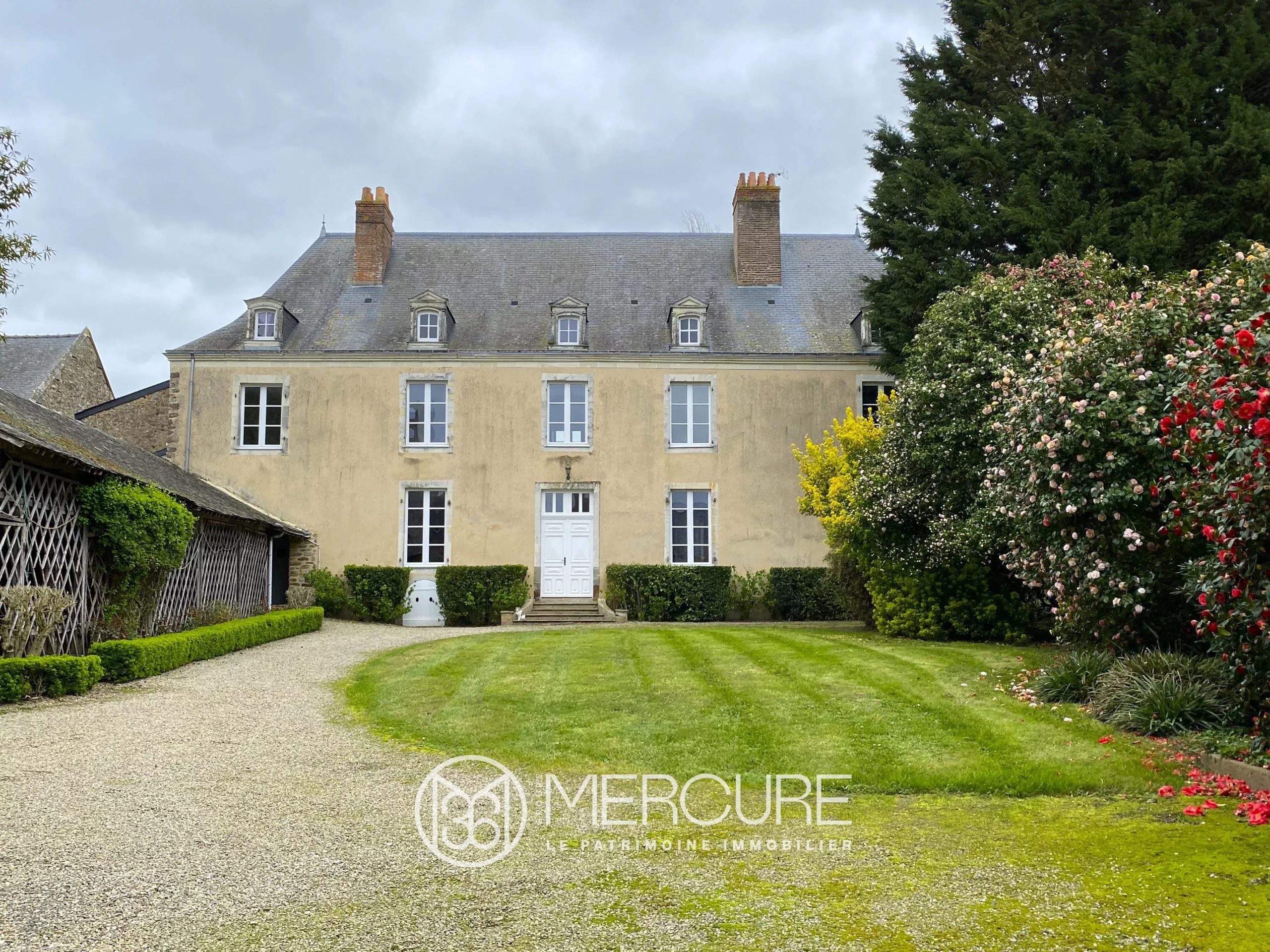 ANCIEN PRESBYTHERE DES XVIIIe-XIXe – PISCINE - 2152PL