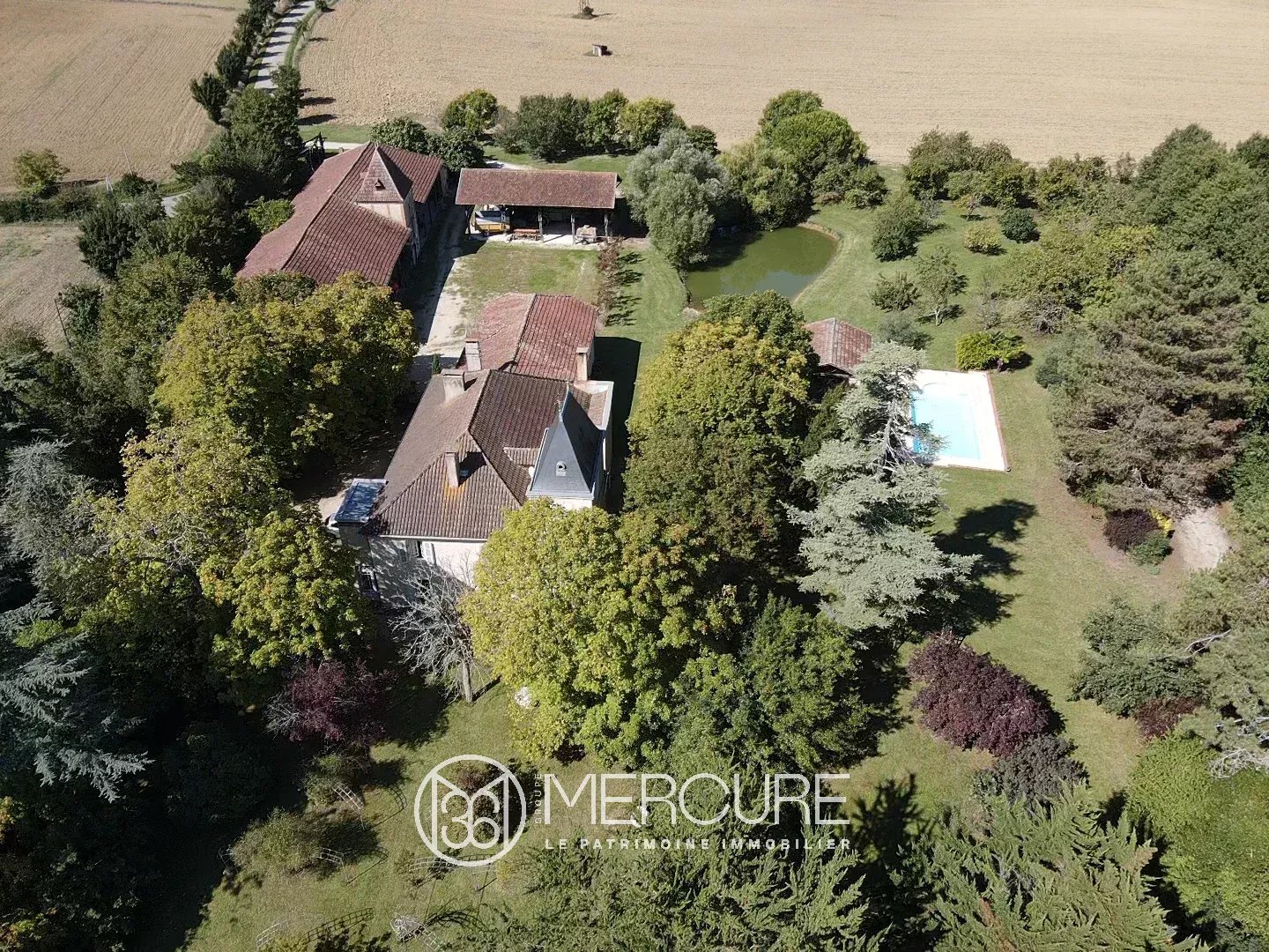 CHATEAU XIXEME  – DEPENDANCES ET PISCINE - 8526TS