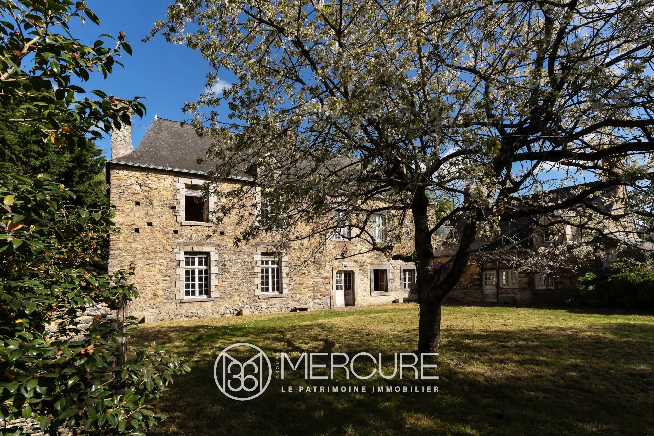 Exclusivité, Aux portes de La Gacilly, Manoir du XVe siècle, dépendances et sa chapelle - 21182BR