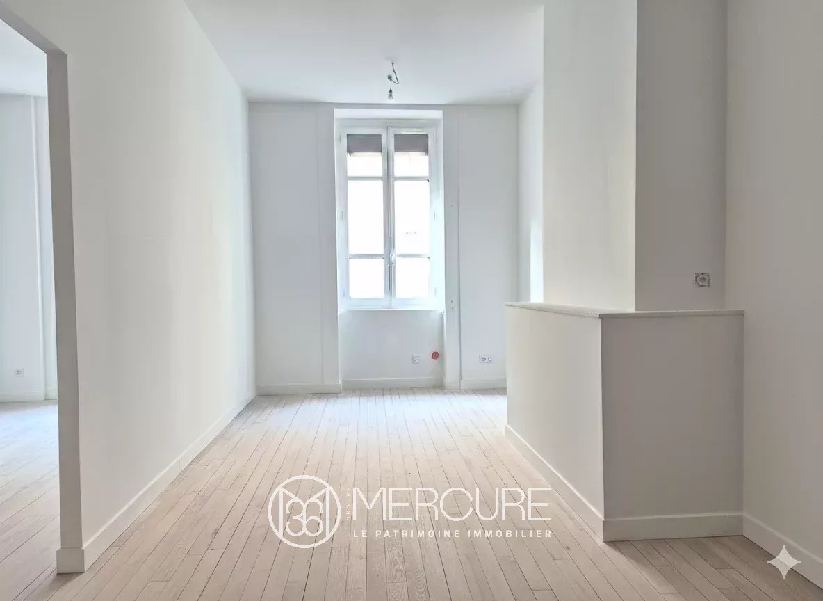 In the heart of Ainay, renovated 2-room apartment - 5026LY