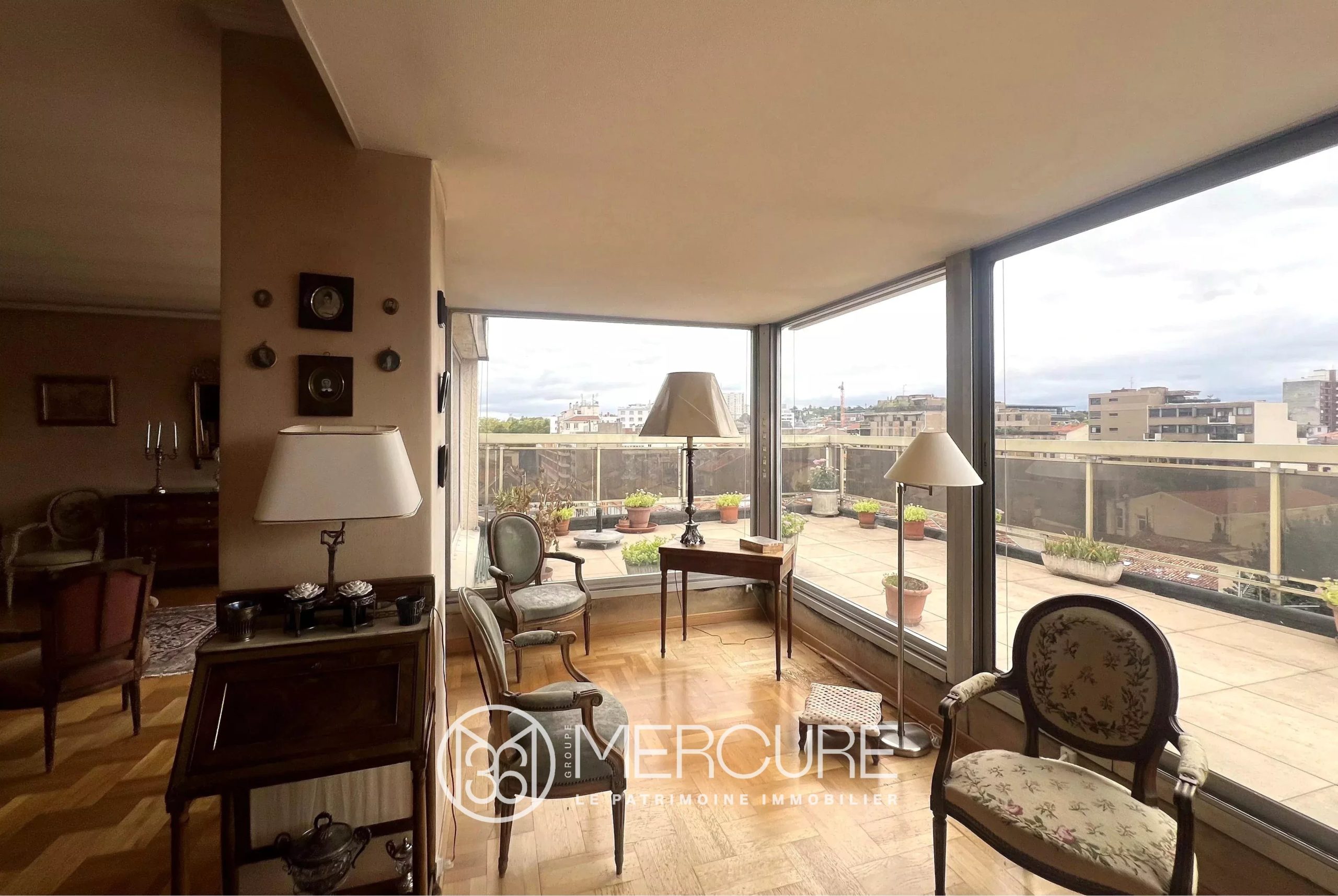 APPARTEMENT T5 – GRANDE TERRASSE – PARKING - 9311TS