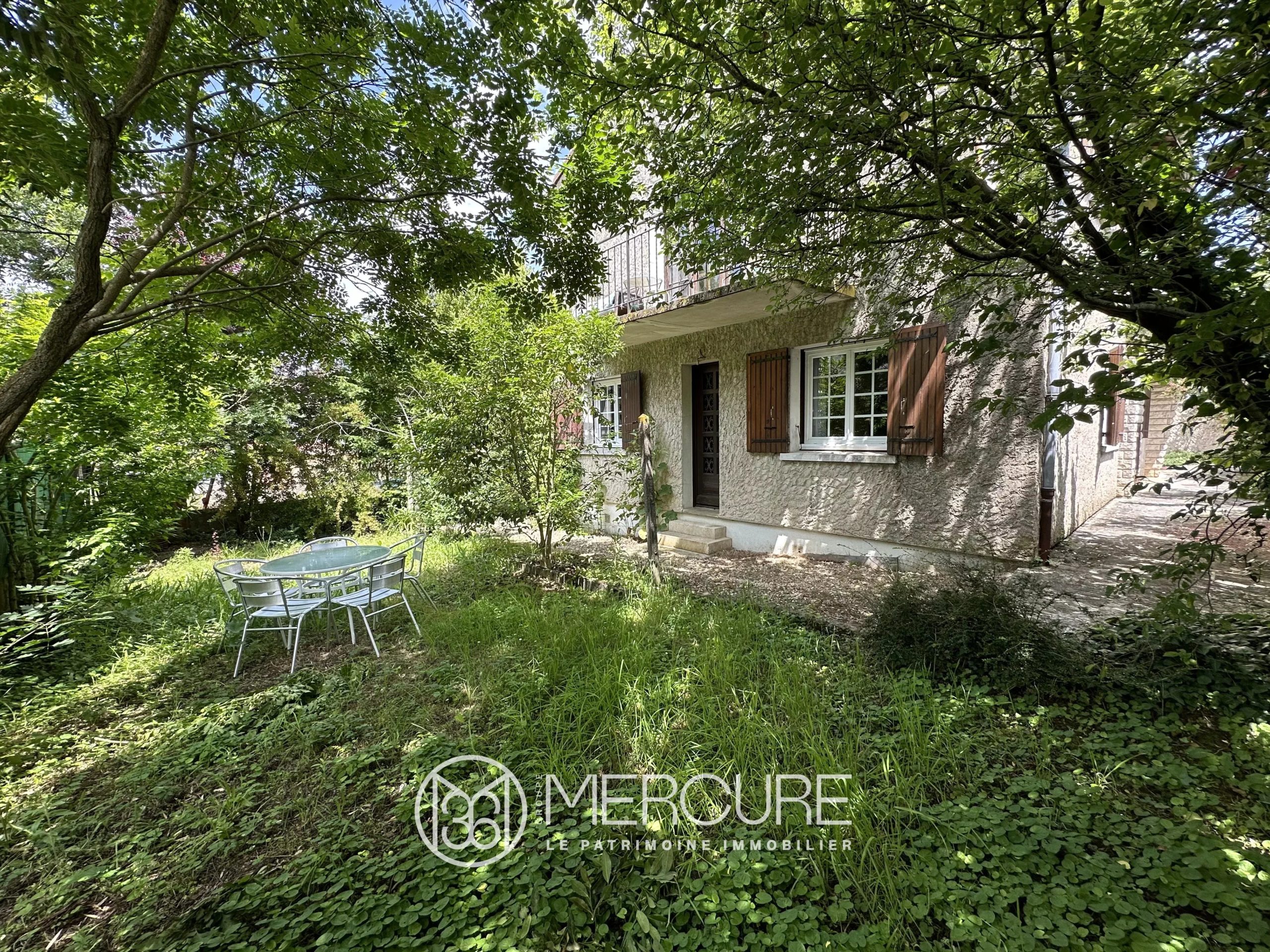 MAISON 192 M² – 8 CHAMBRES - 9948PO