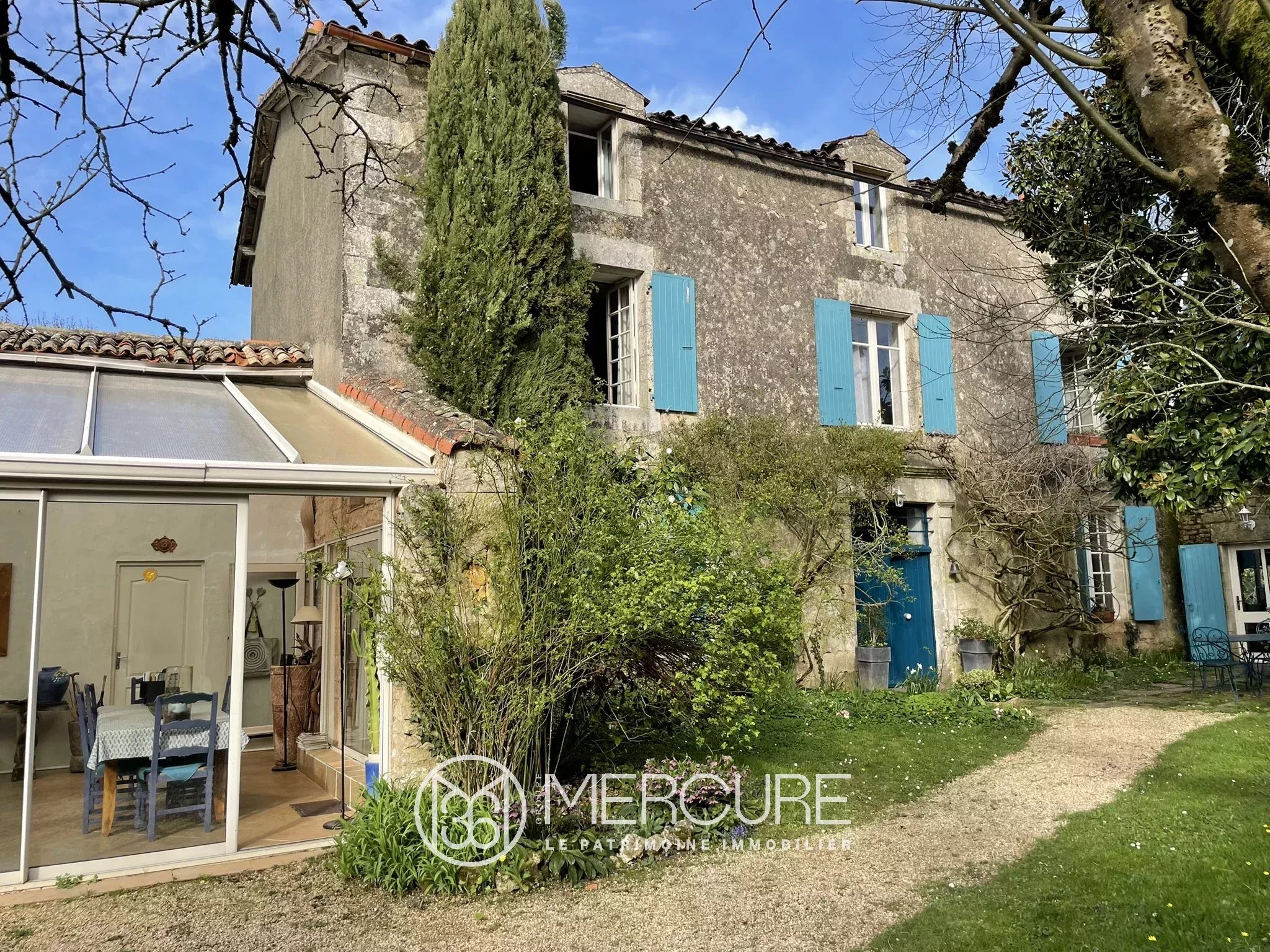 ENSEMBLE IMMOBILIER EN PIERRE - 10268po