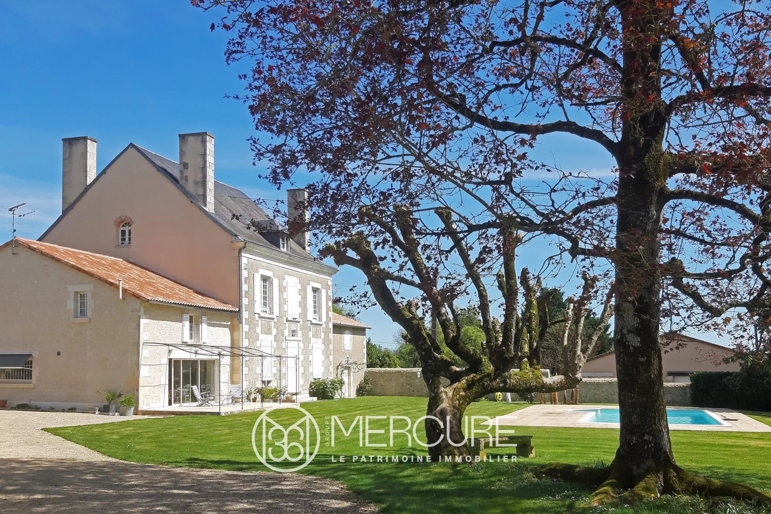 DEMEURE DE CHARME AVEC PARC ET PISCINE - 9647PO