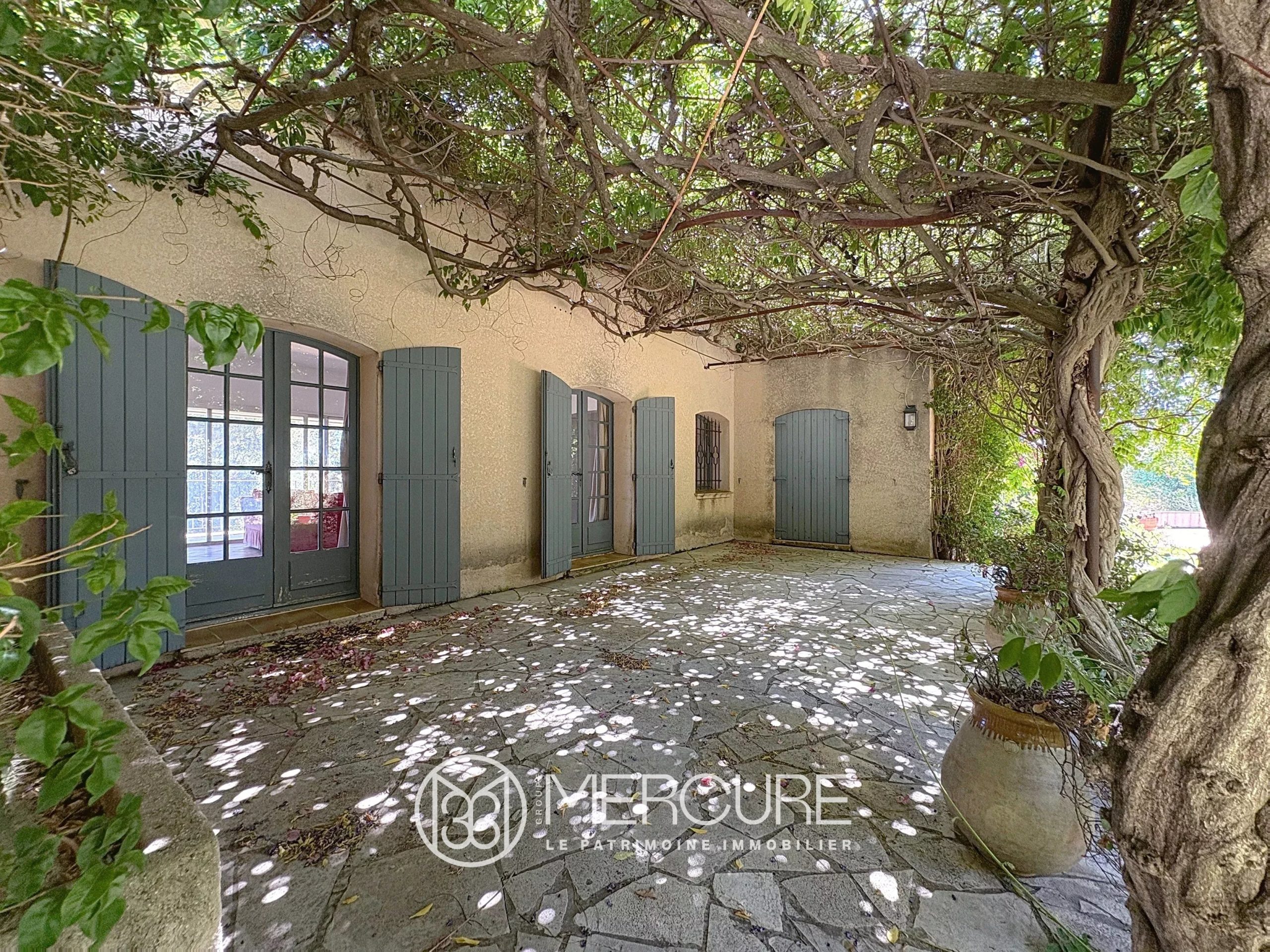Saint TROPEZ village à pieds – Magnifique Potentiel - 21355CA
