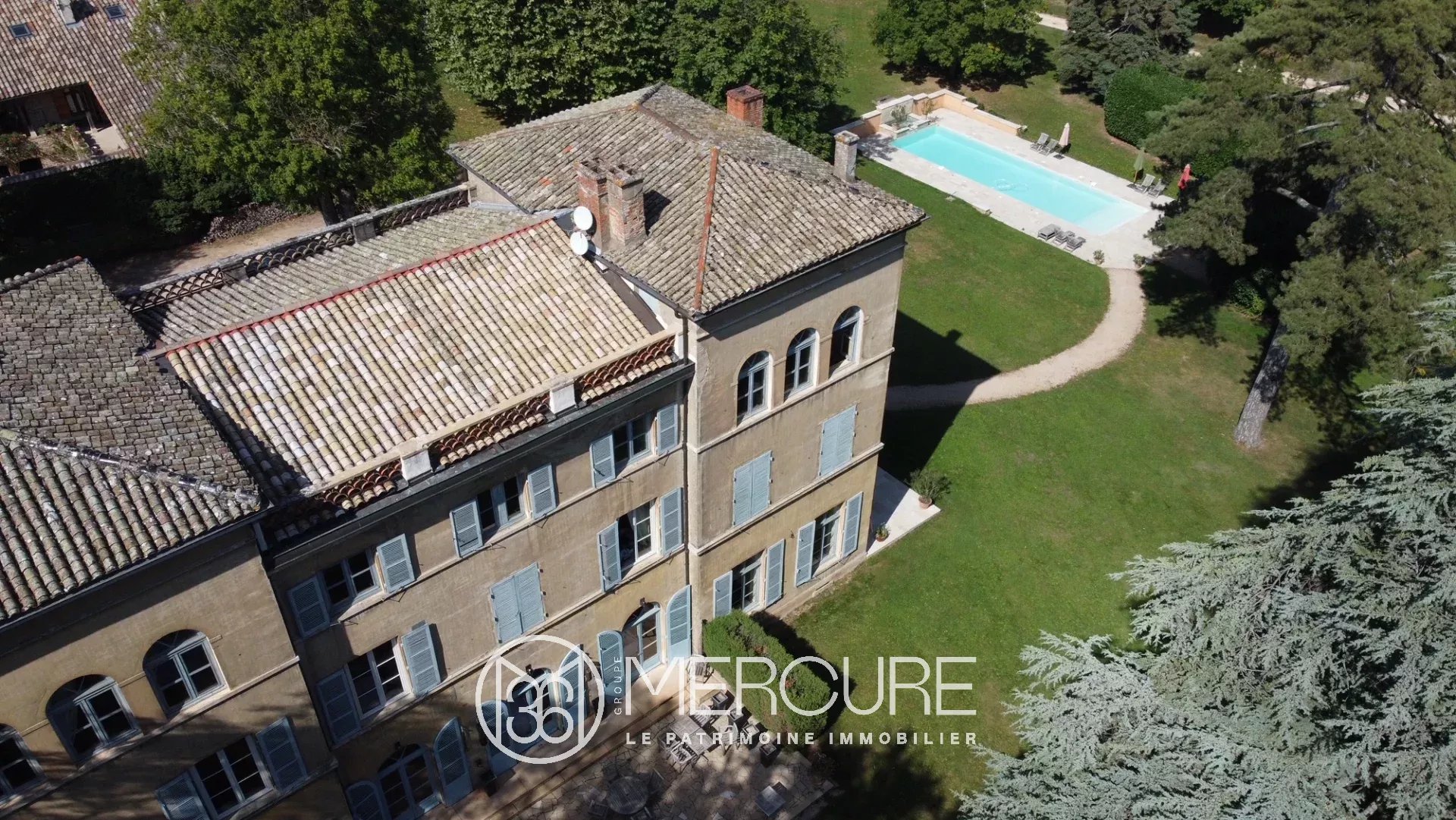 BELLE PROPRIETE DU XIXe SIECLE DE STYLE TOSCAN AU COEUR D&rsquo;UN PARC CLOS ET ARBORE D&rsquo;ENVIRON 2,8 HECTARES. - 21346VA