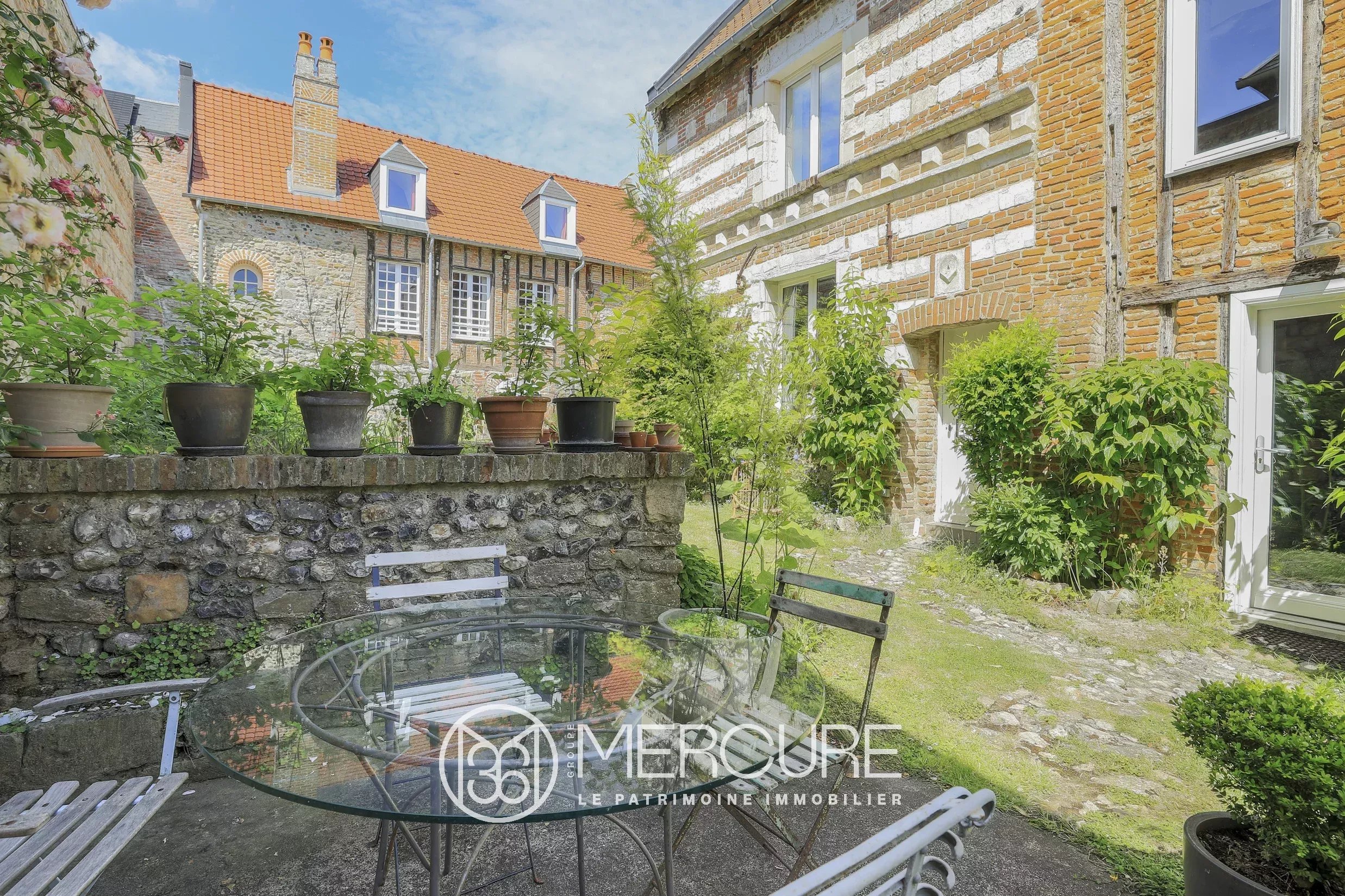 Exclusive: Baie de Somme- character home with independent living unit - 21683NC