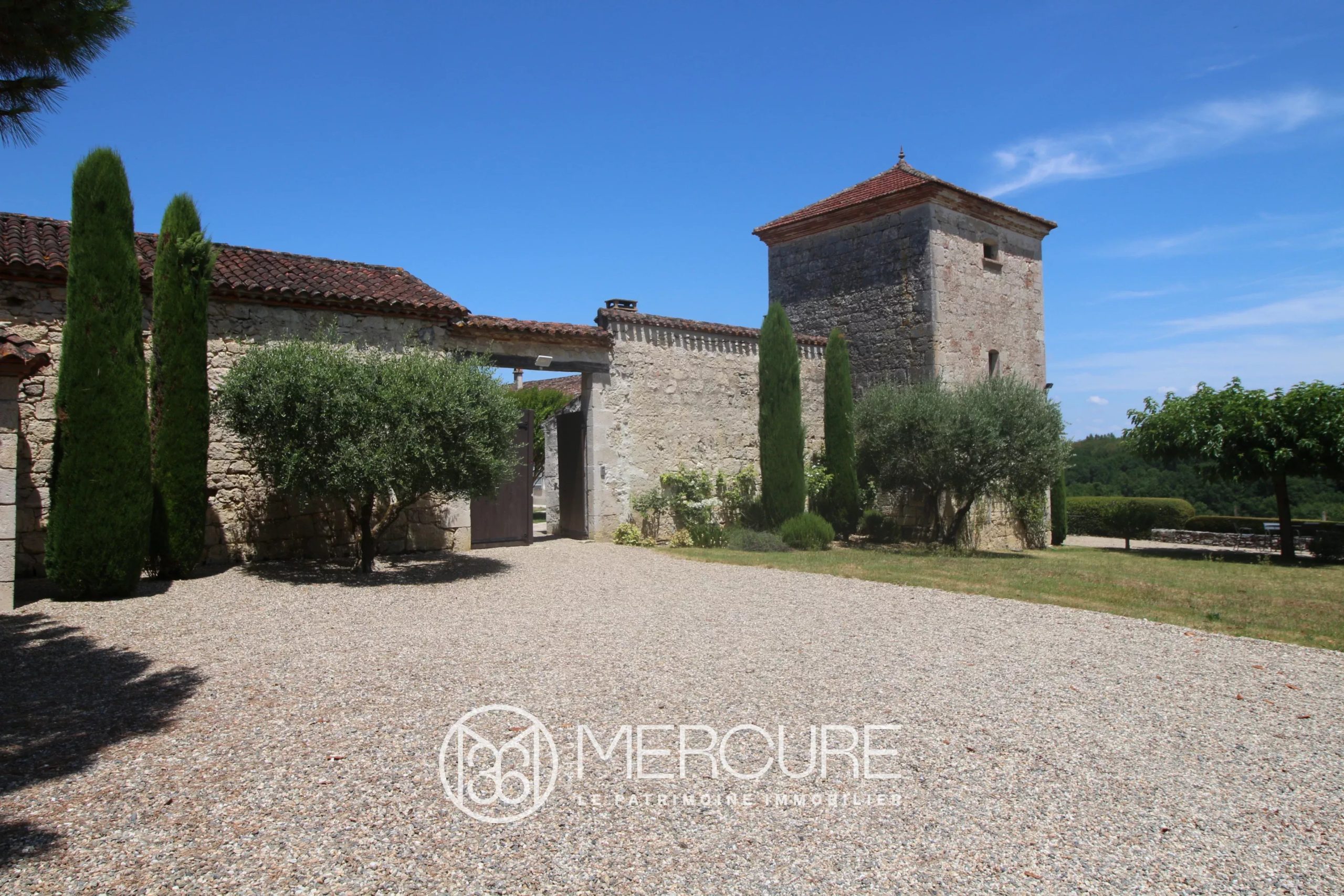 CHARTERHOUSE AND OUTBUILDINGS – 4 HA – LOT-ET-GARONNE - 901104bx