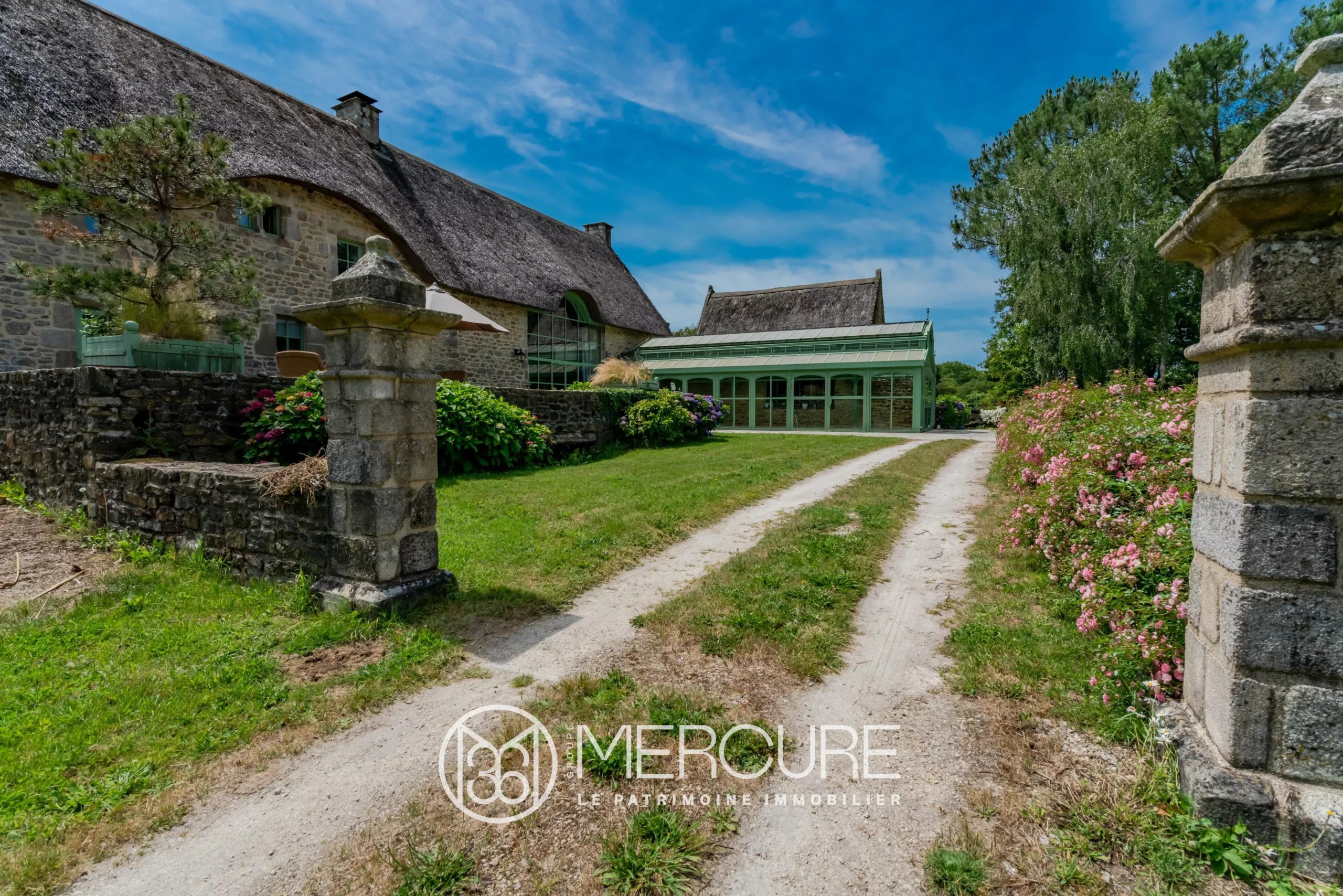 Vannes à 10 minutes, propriété d&rsquo;exception avec sa dépendance sur un grand parc. - 21667BR