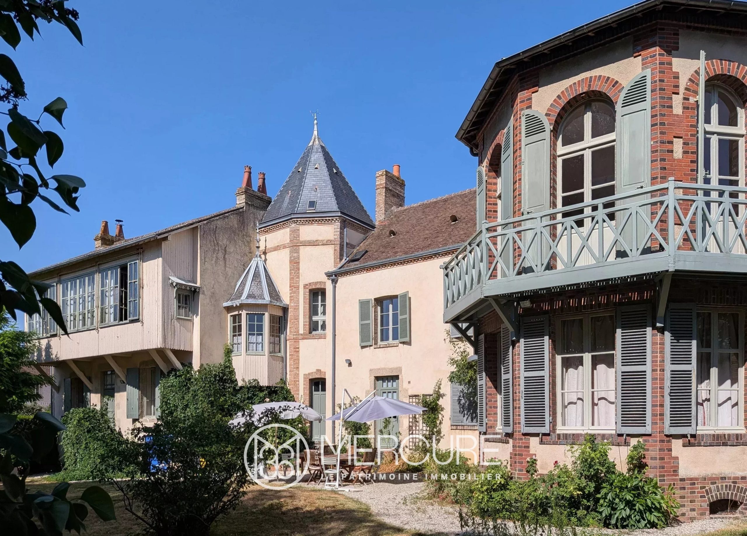 STUNNING VILLAGE HOUSE - 27709IDF