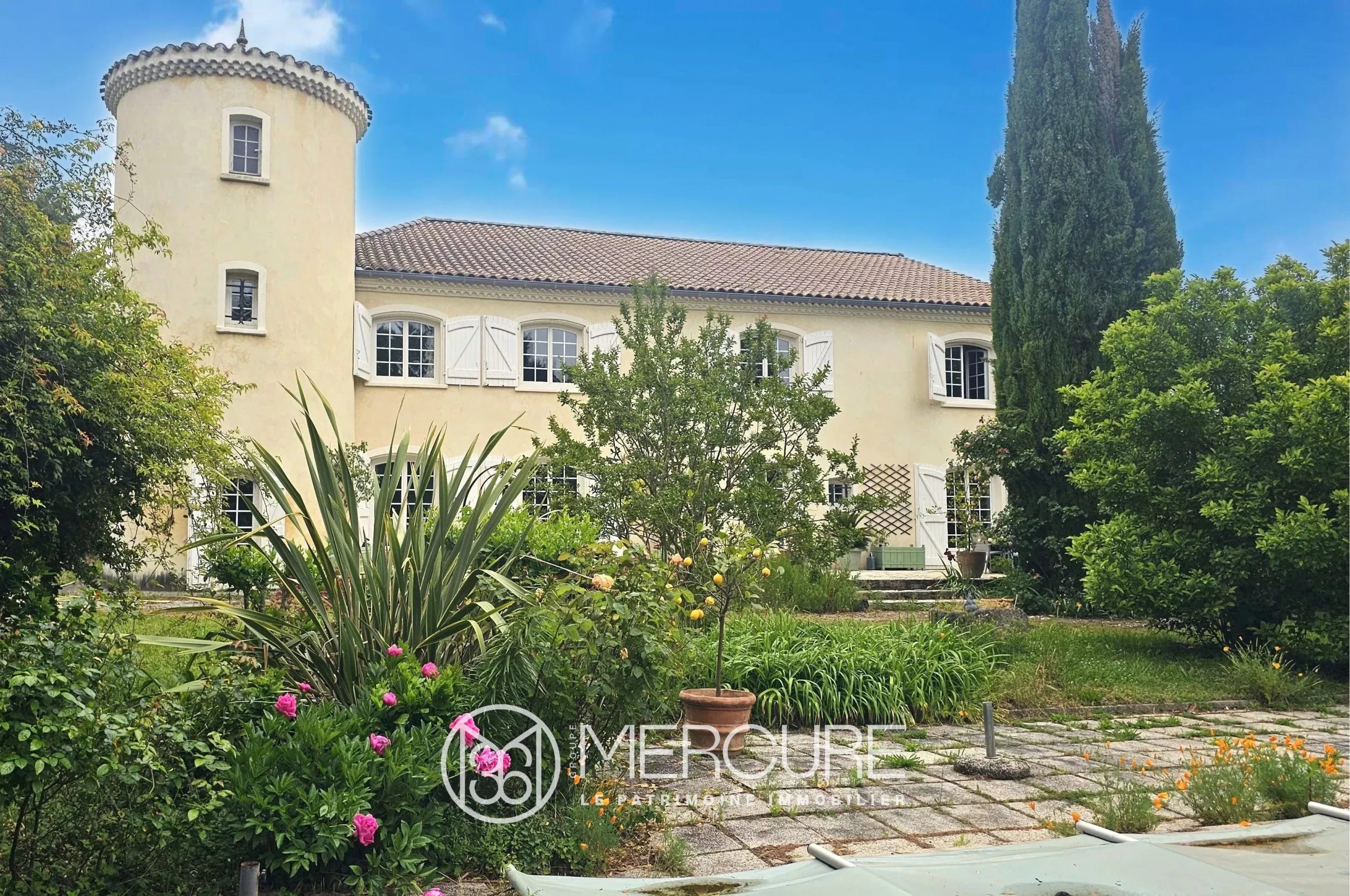BEAUTIFUL COUNTRY PROPERTY – GARDENS AND POOL - 9361TS