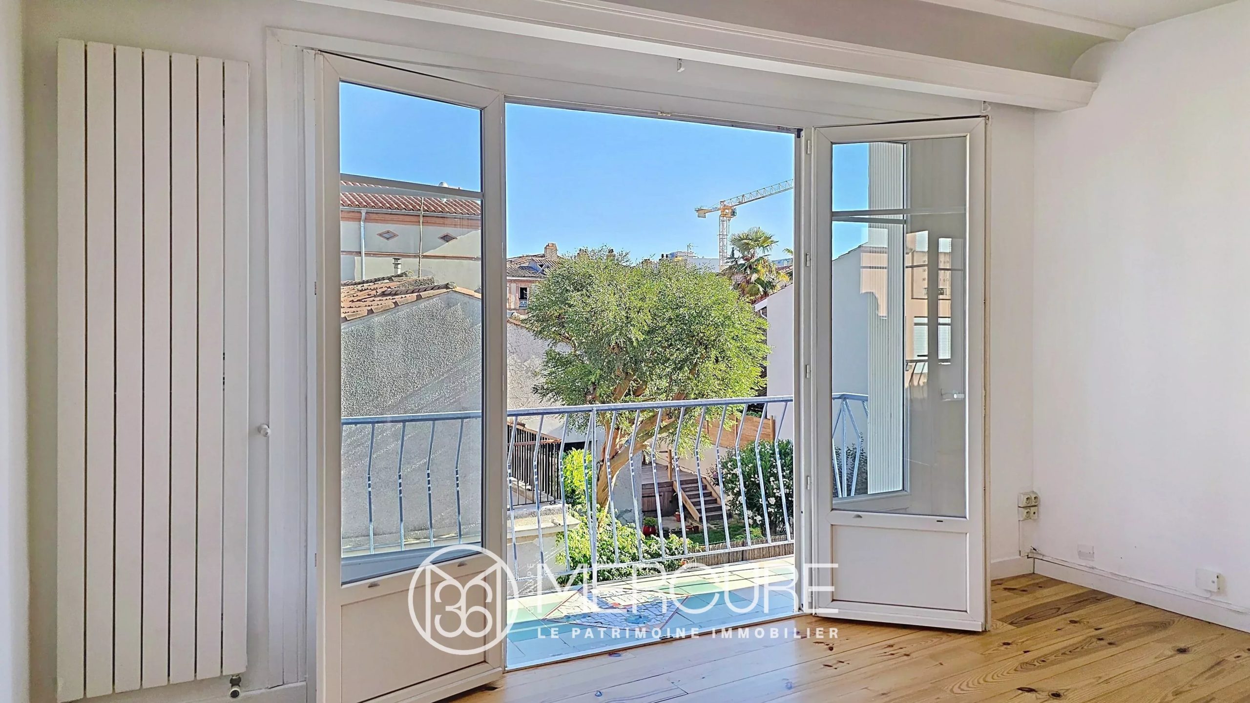 Bas Guilhemery – Charming Townhouse-Style Apartment with Private Garage - 9372TS