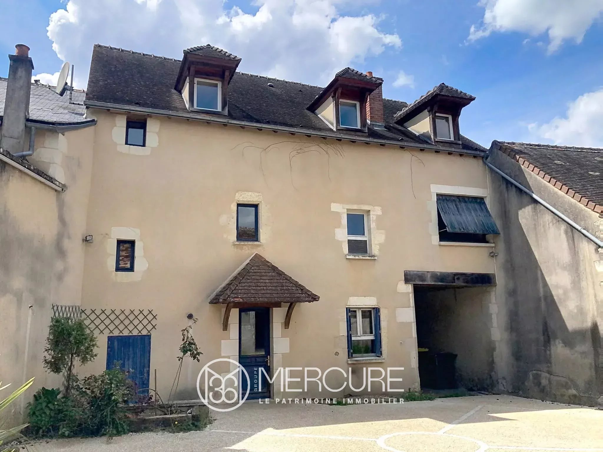 PROPRIETE DE CARACTERE EN COEUR DE VILLE - 10410PO
