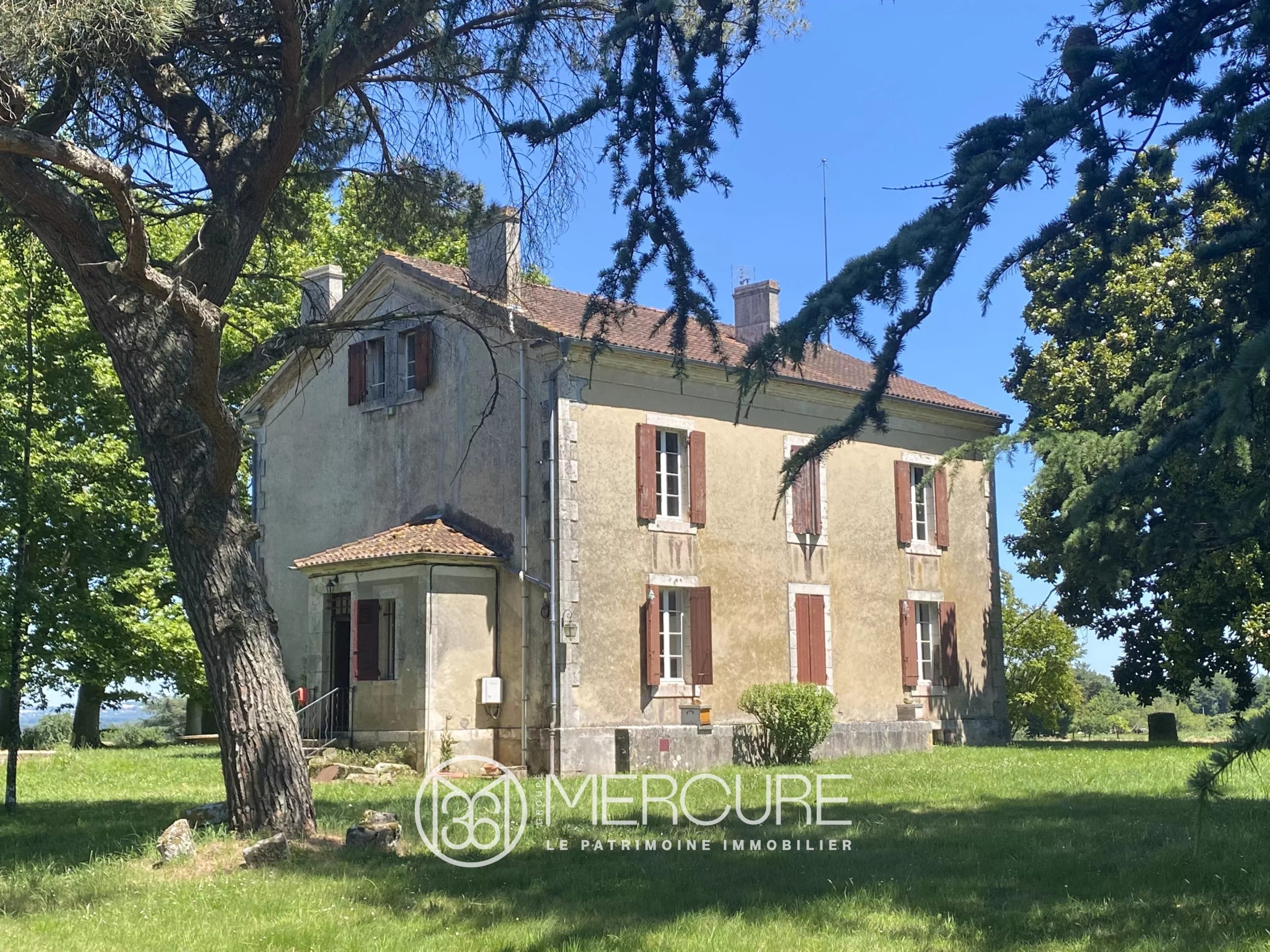 MANOR HOUSE – 32 HECTARES AND OUTBUILDINGS – LOT-ET-GARONNE - 901065bx