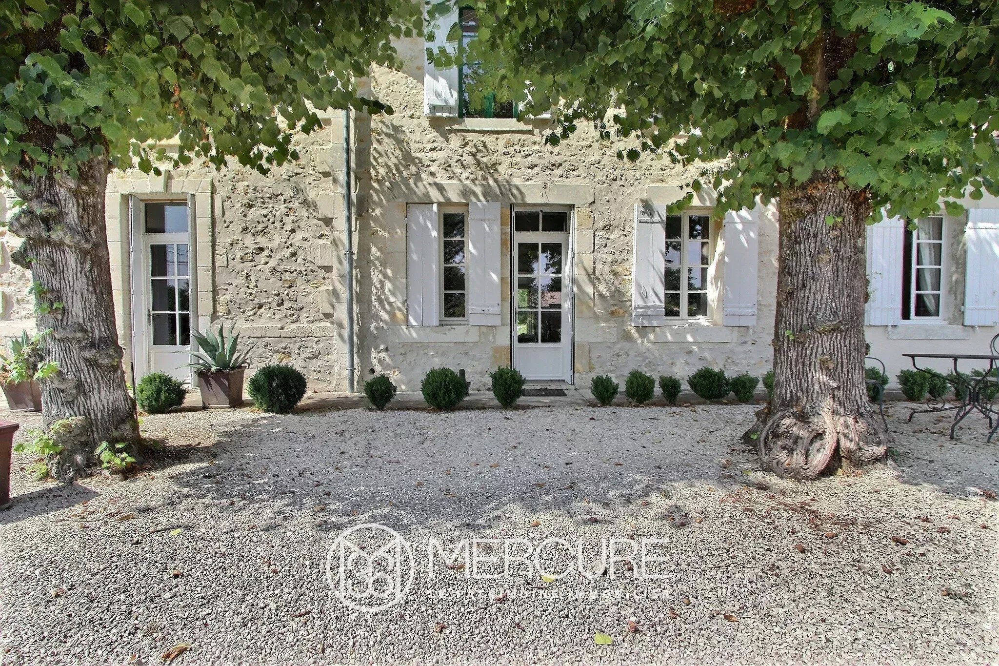 BERGERAC, MAISON DOMINANTE, 4 CHAMBRES, JARDIN 1000M² - 901113bx