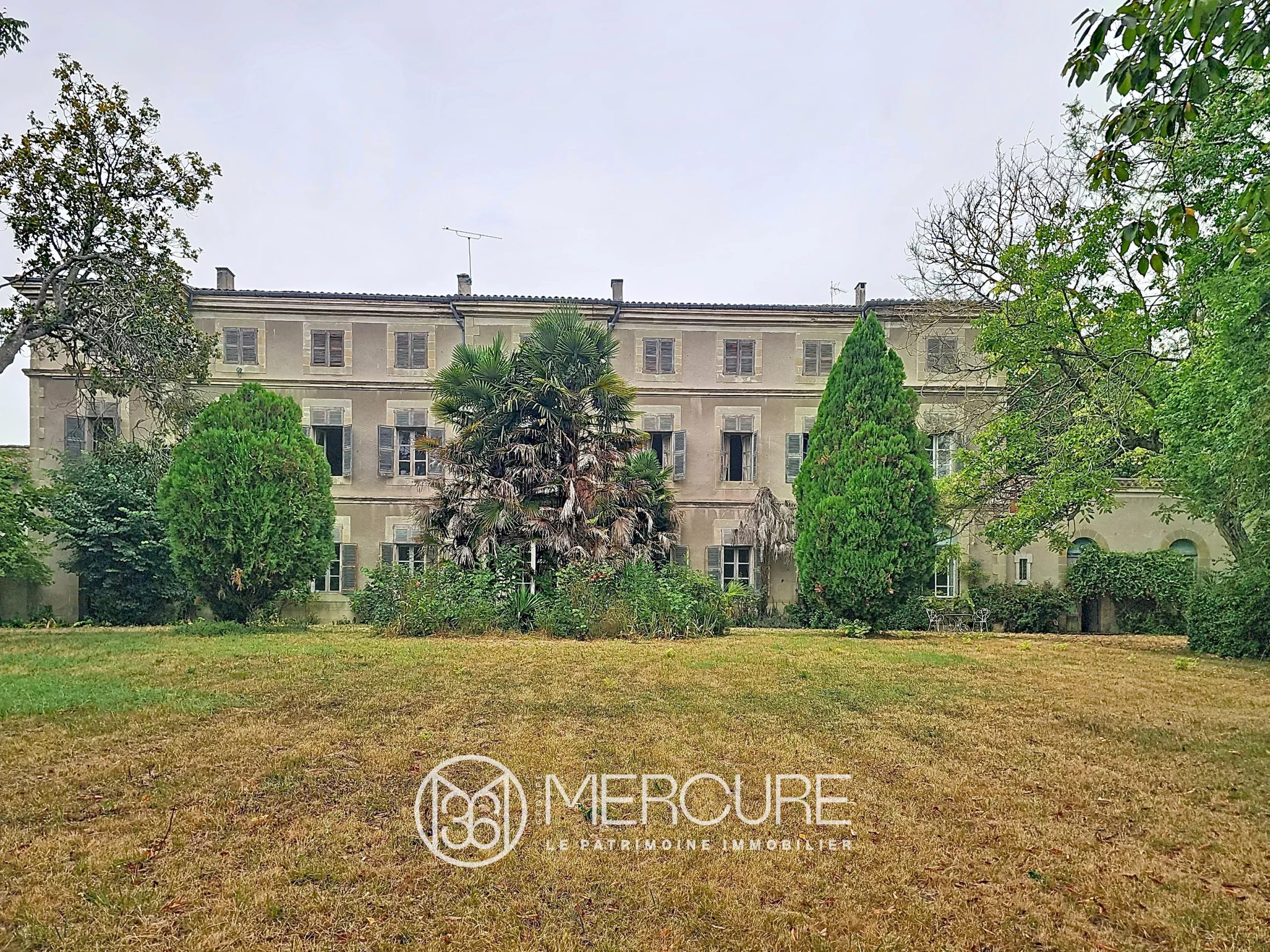 ELEGANT PALAIS DE CAMPAGNE DU XVIIIe DOMINANT LE CANAL DU MIDI - 9379TS