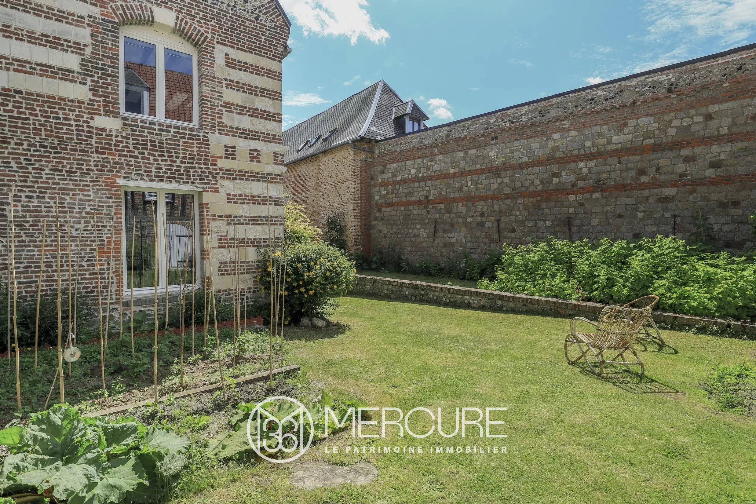 Exclusive: Baie de Somme- character home with independent living unit - 21683NC