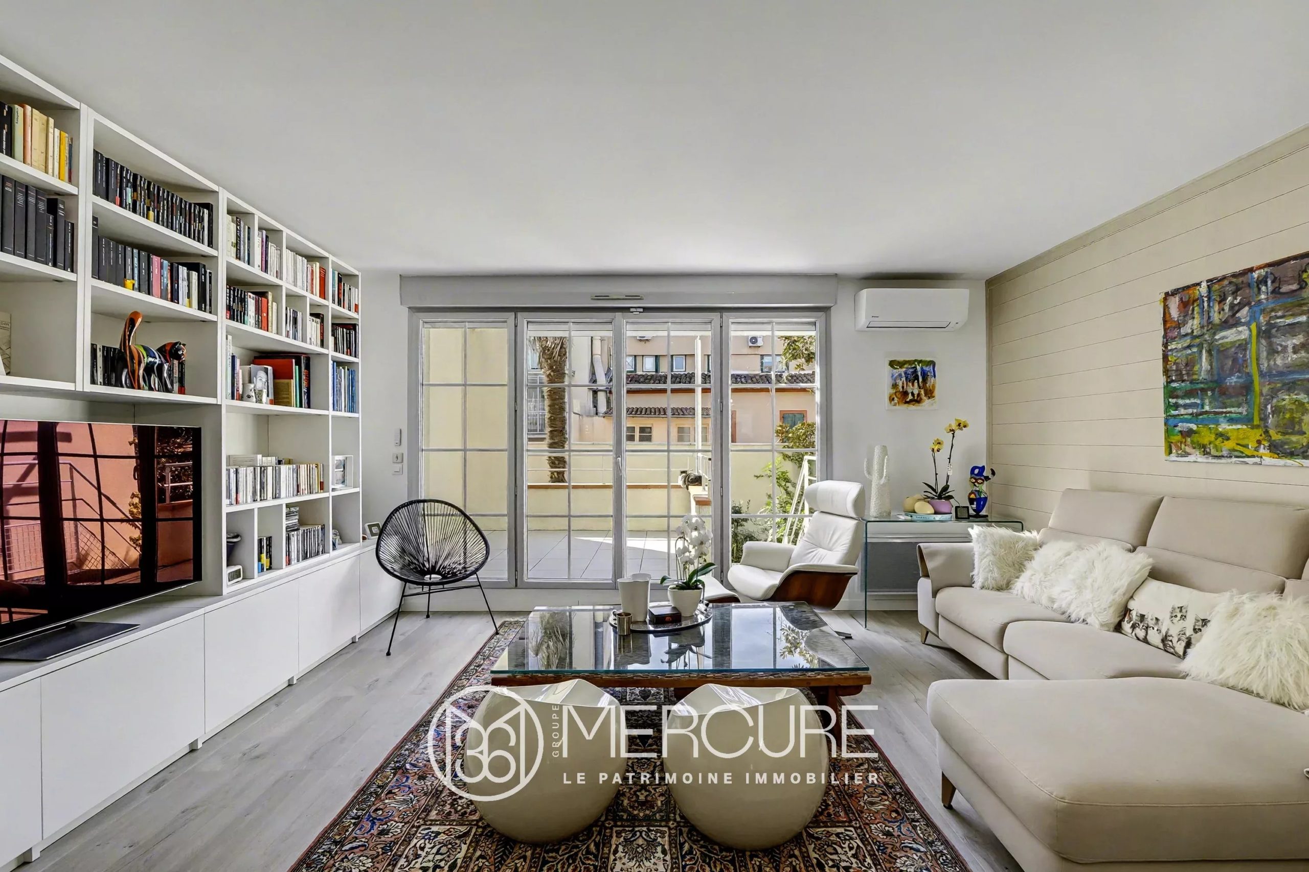 MODERN TOWNHOUSE  – TERRACE, LARGE GARAGE - 9252TS