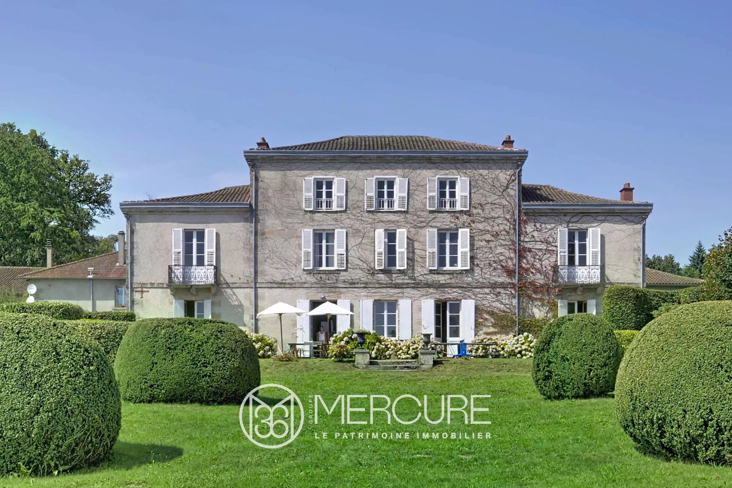 BELLE PROPRIETE AVEC DEPENDANCES ET PARC - PE21713LI