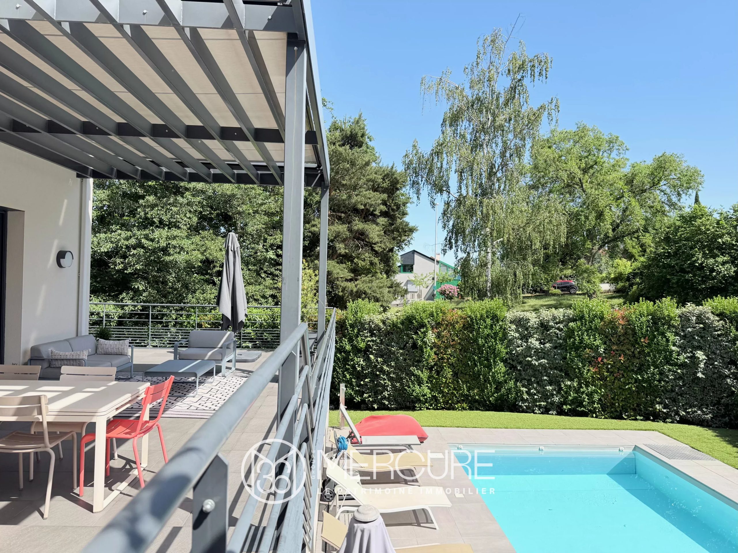 Architect-Designed Home, 235 sqm, 4 Bedrooms, 1,262 sqm Plot with Pool, Terraces, Garages, Parking, Close to Transport - 21666AU