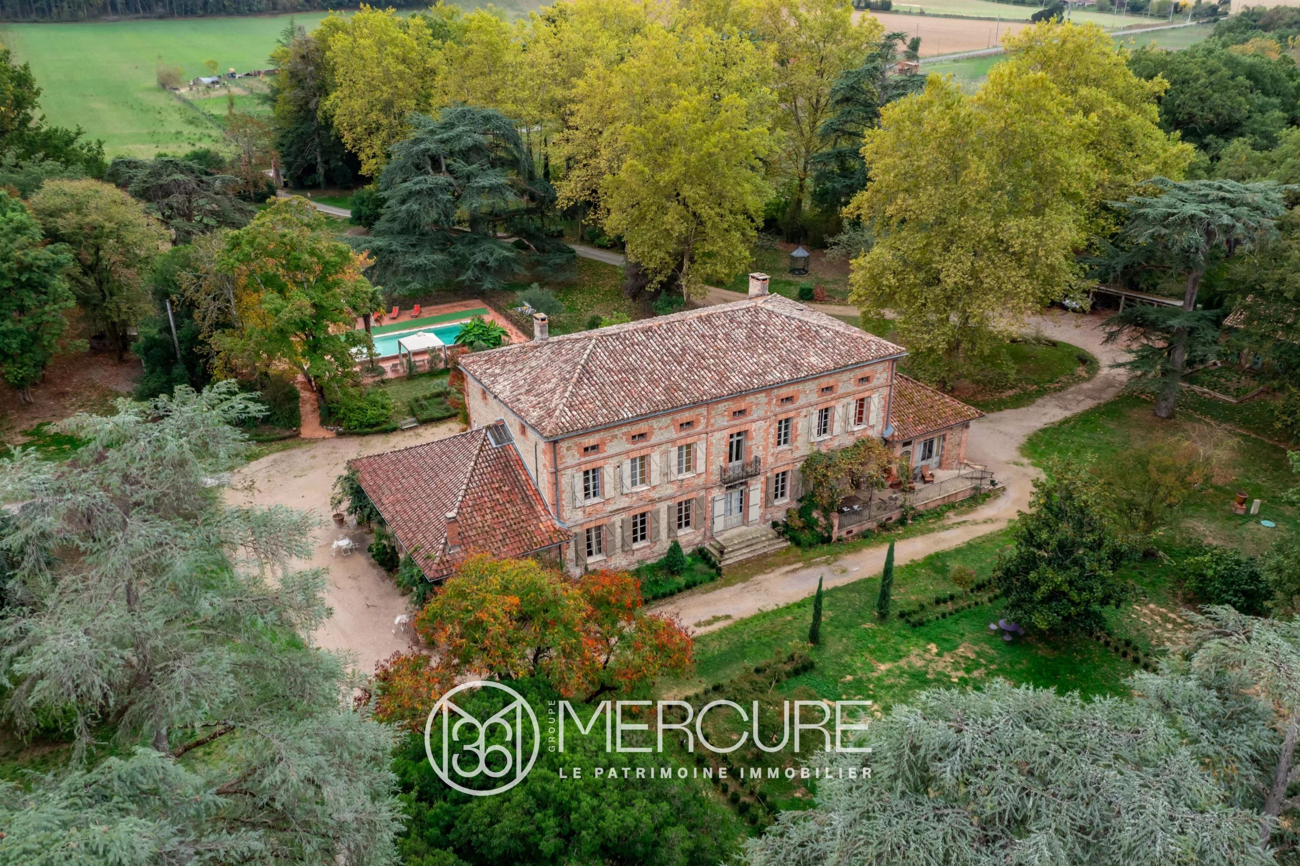 19TH-C MANSION WITH MANY OUTBUILDINGS - 8706TS