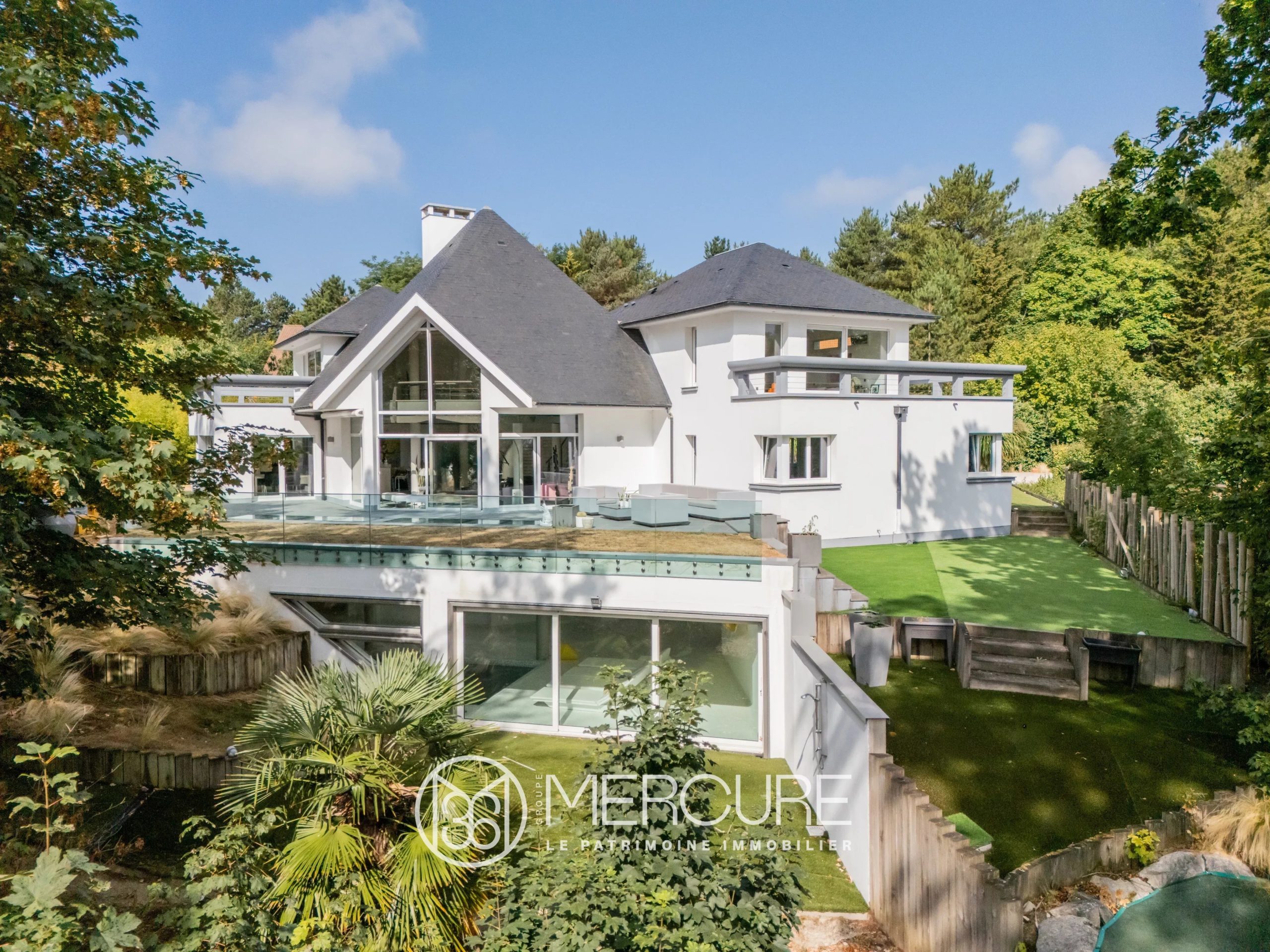 Luxury architect-designed villa with a view of the golf course - 21757NC