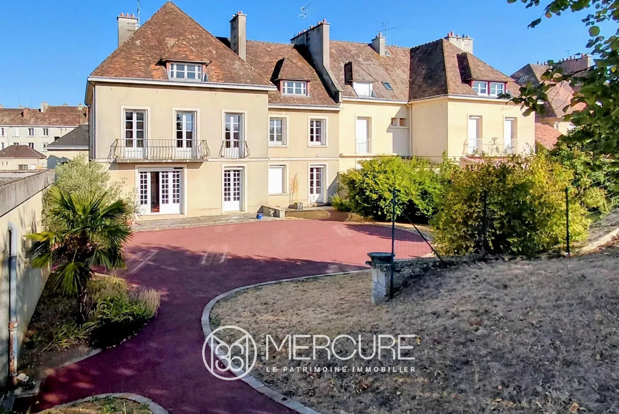SPACIOUS TOWN HOUSE WITH A GARDEN - 21768NO