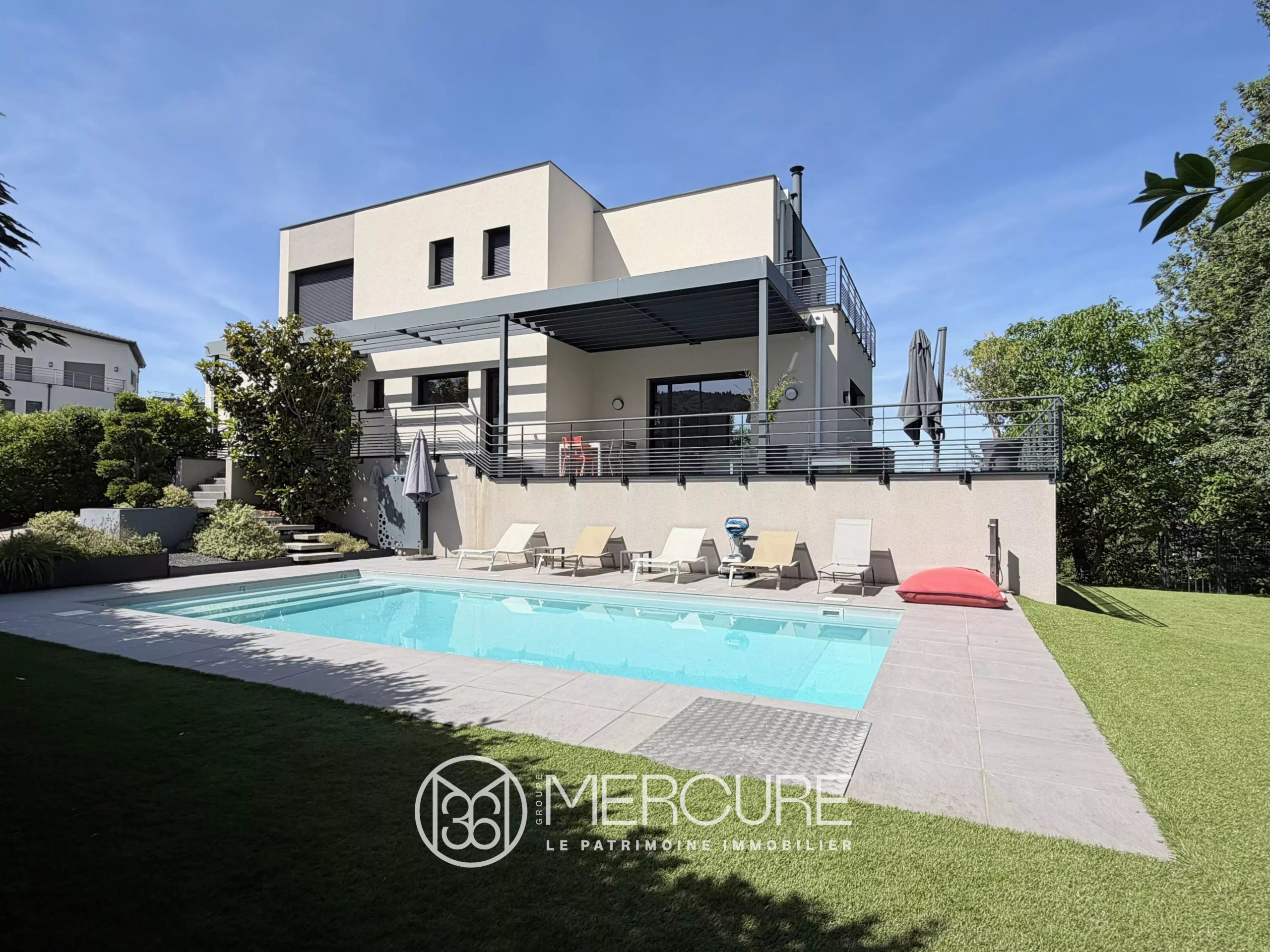 Architect-Designed Home, 235 sqm, 4 Bedrooms, 1,262 sqm Plot with Pool, Terraces, Garages, Parking, Close to Transport - 21666AU