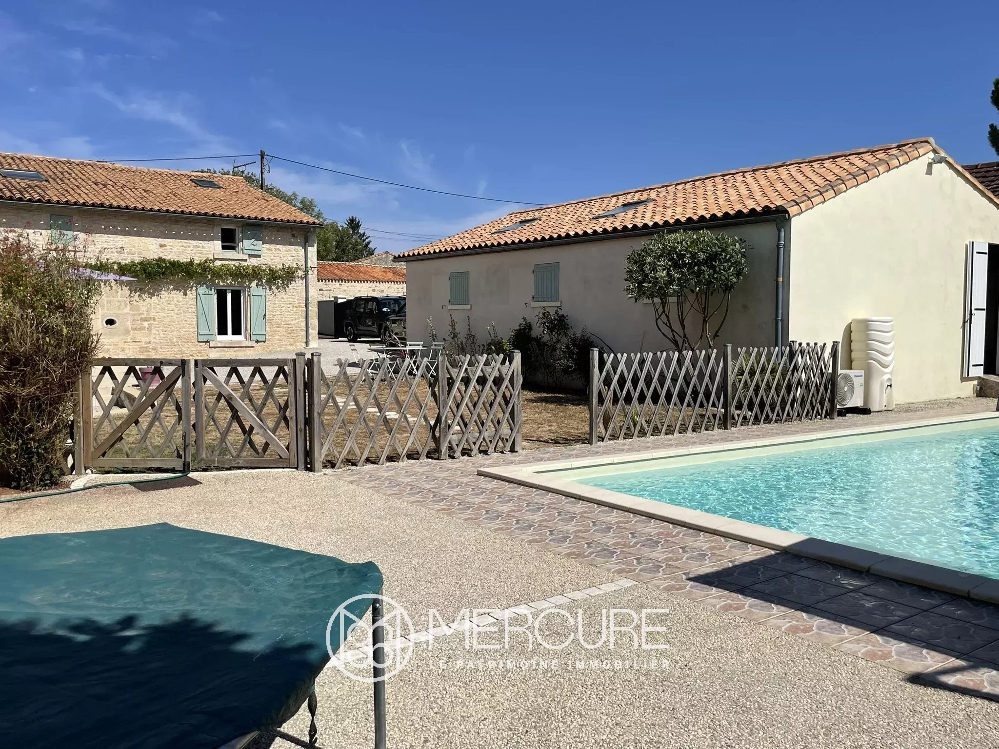 Fermette restaurée et sa maison d&rsquo;invités avec piscine - 10424PO